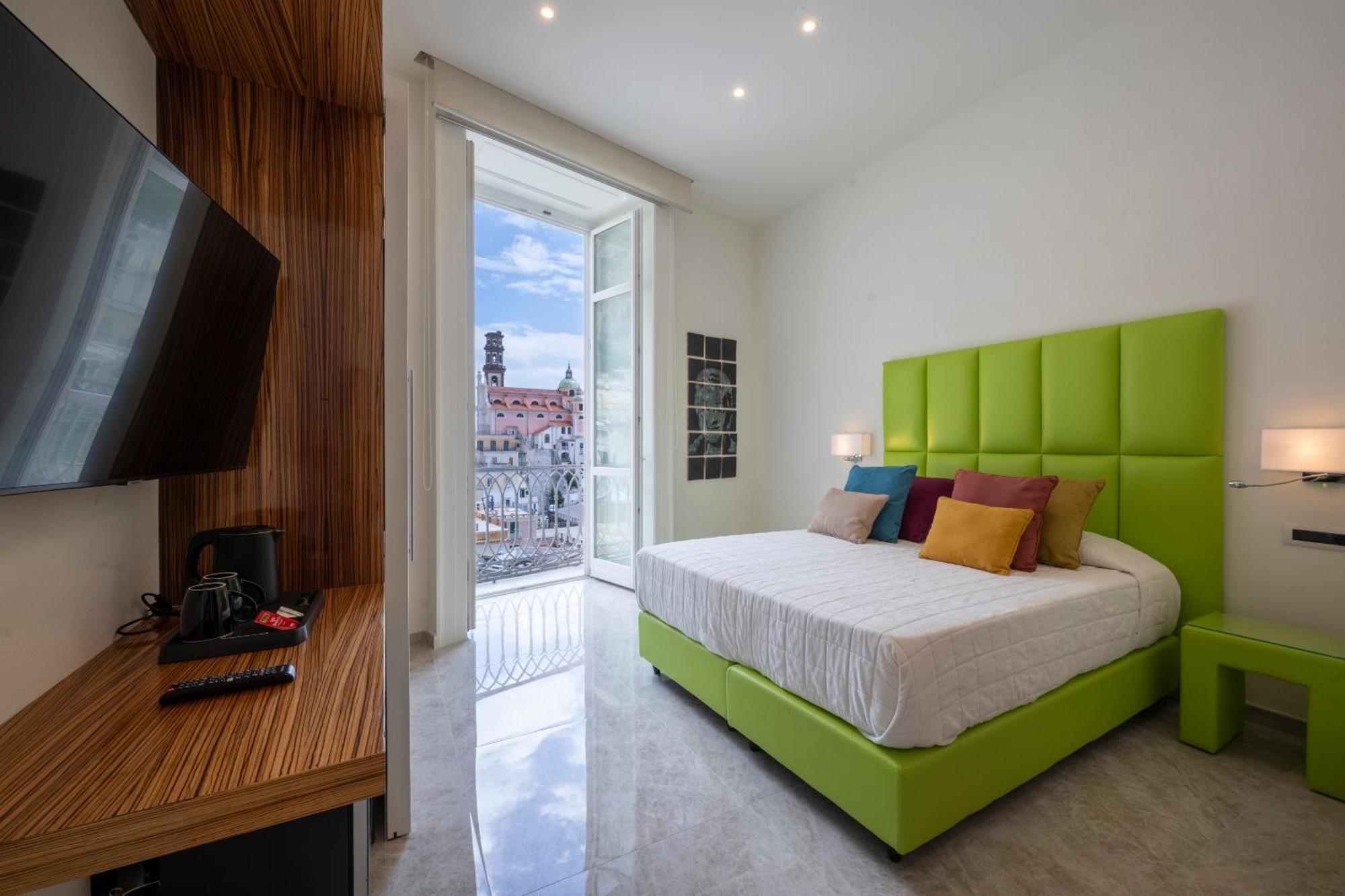 Double or Twin Room Side Sea View