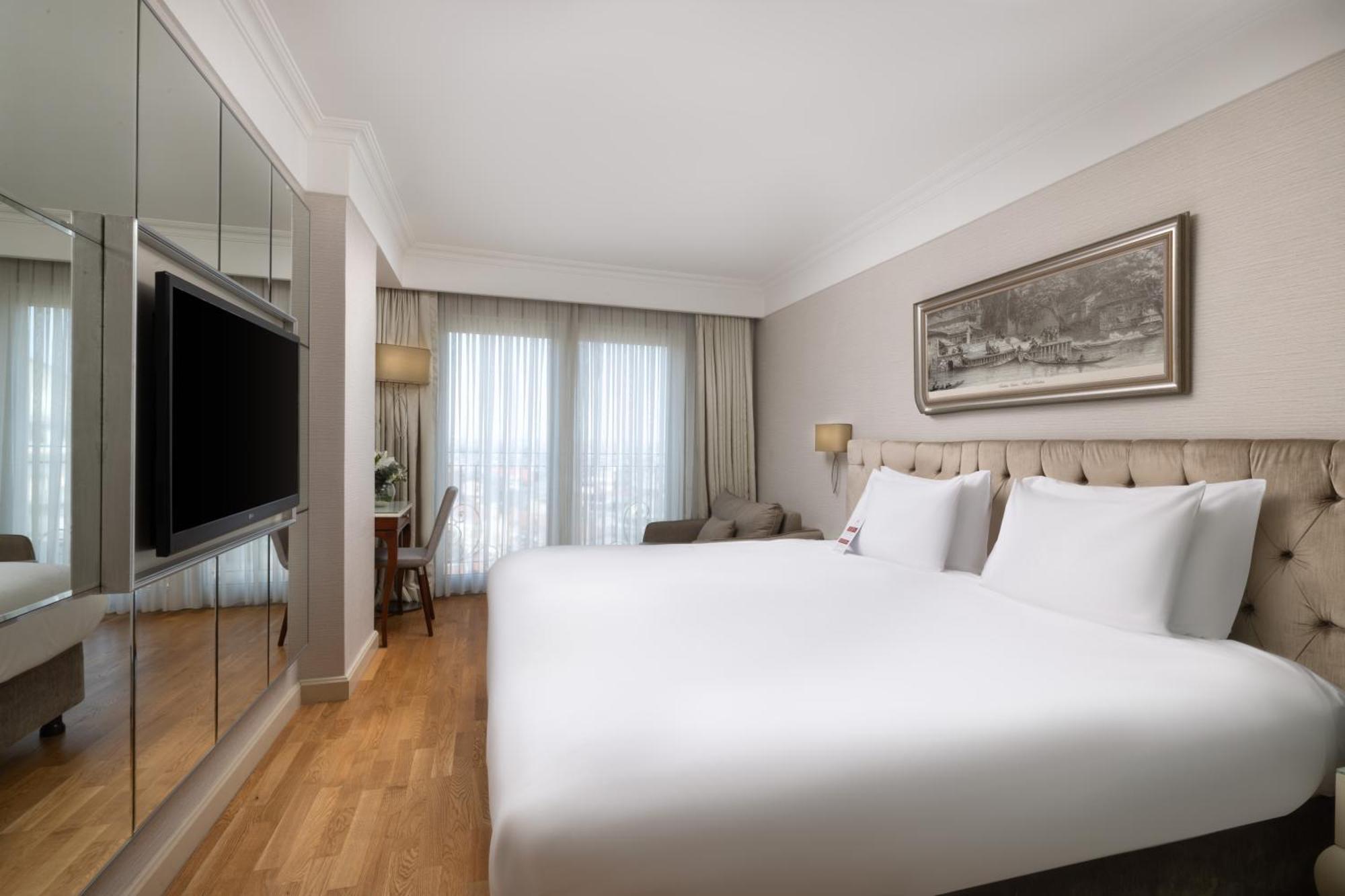 Superior Taksim Square View Room