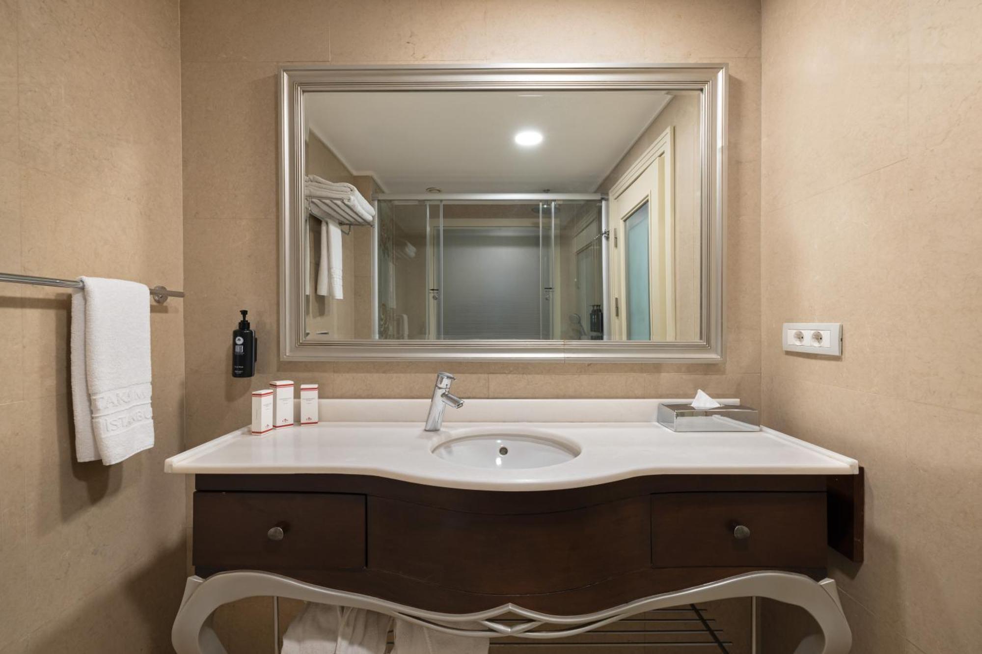 Deluxe Taksim Square View Room