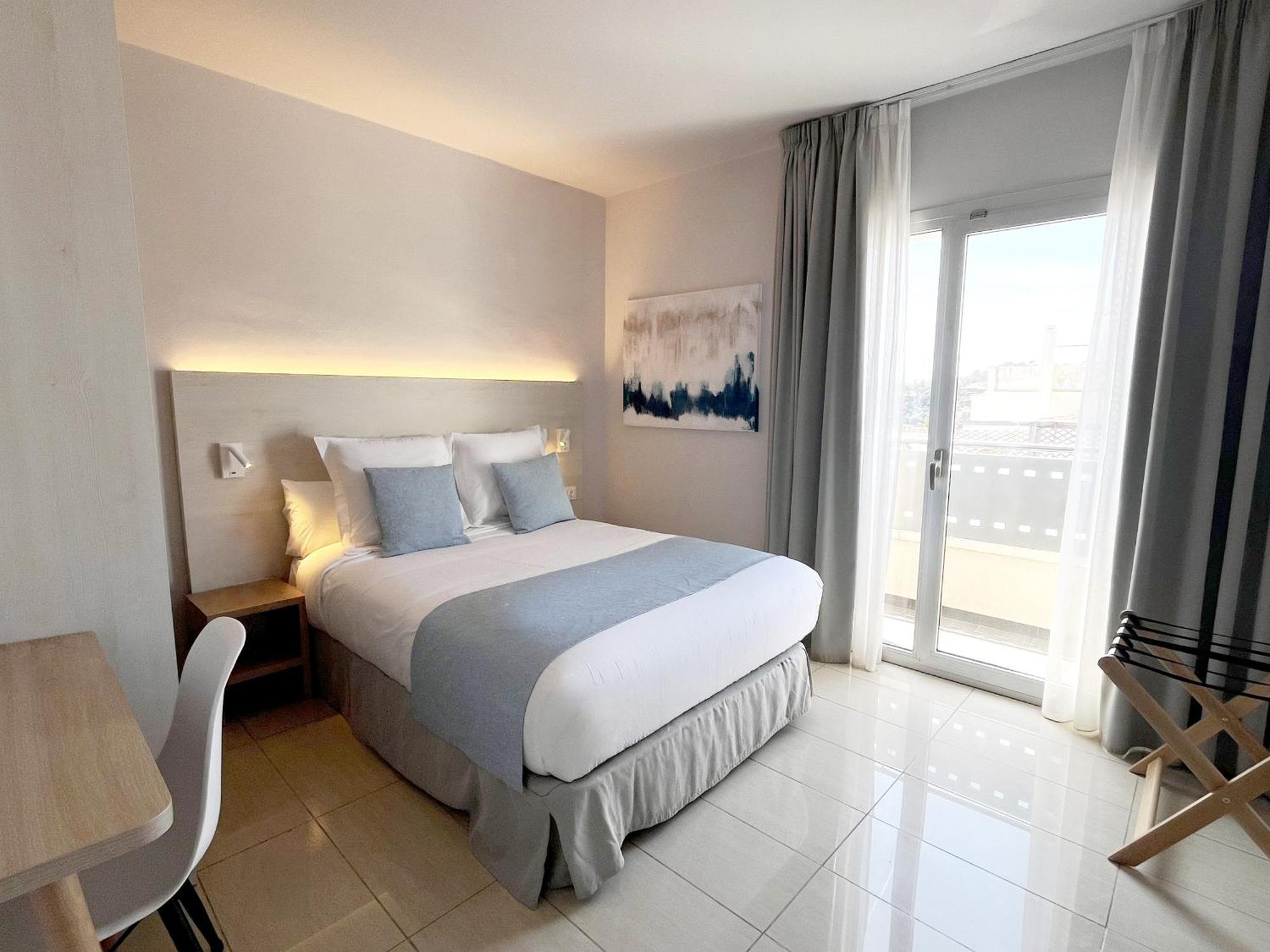 Lateral Double Room Balcony