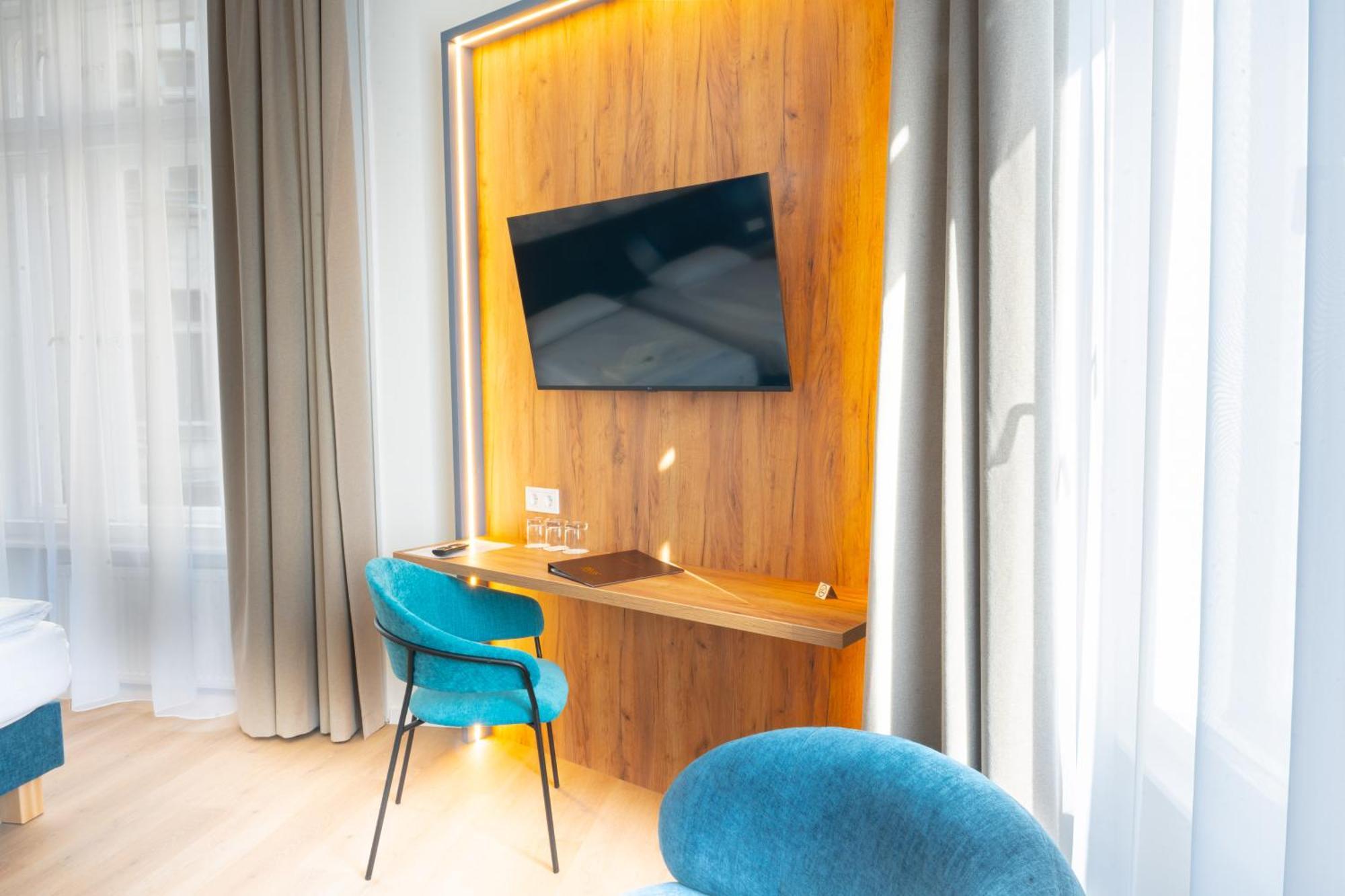 Deluxe Double Room Extra Bed Street View