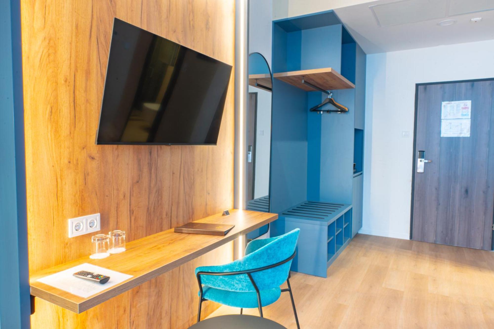 Deluxe Double or Twin Room Street View