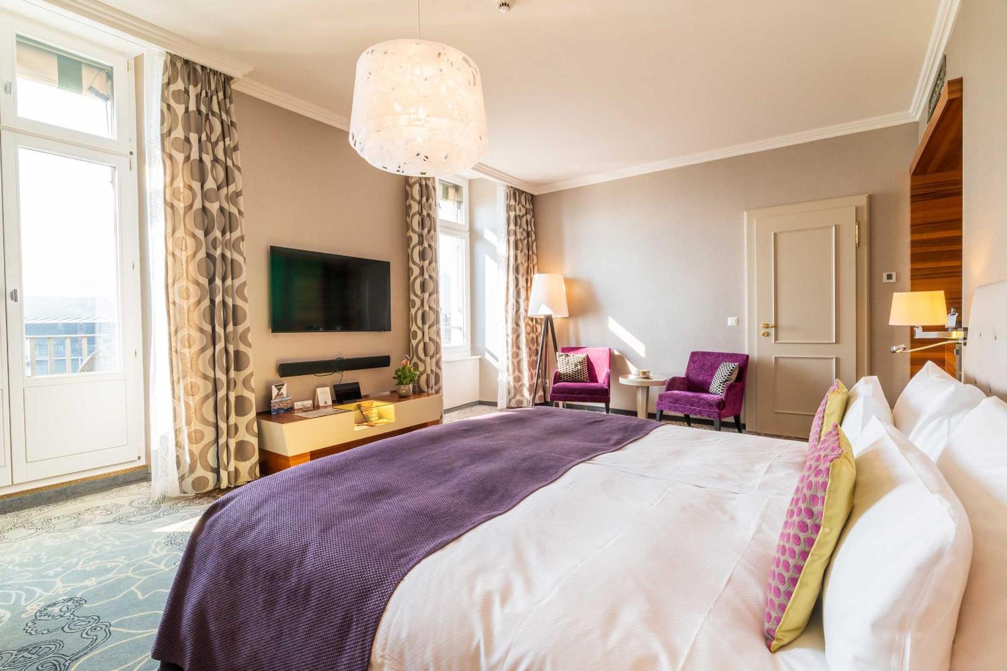 Deluxe Double or Twin Room Lake View