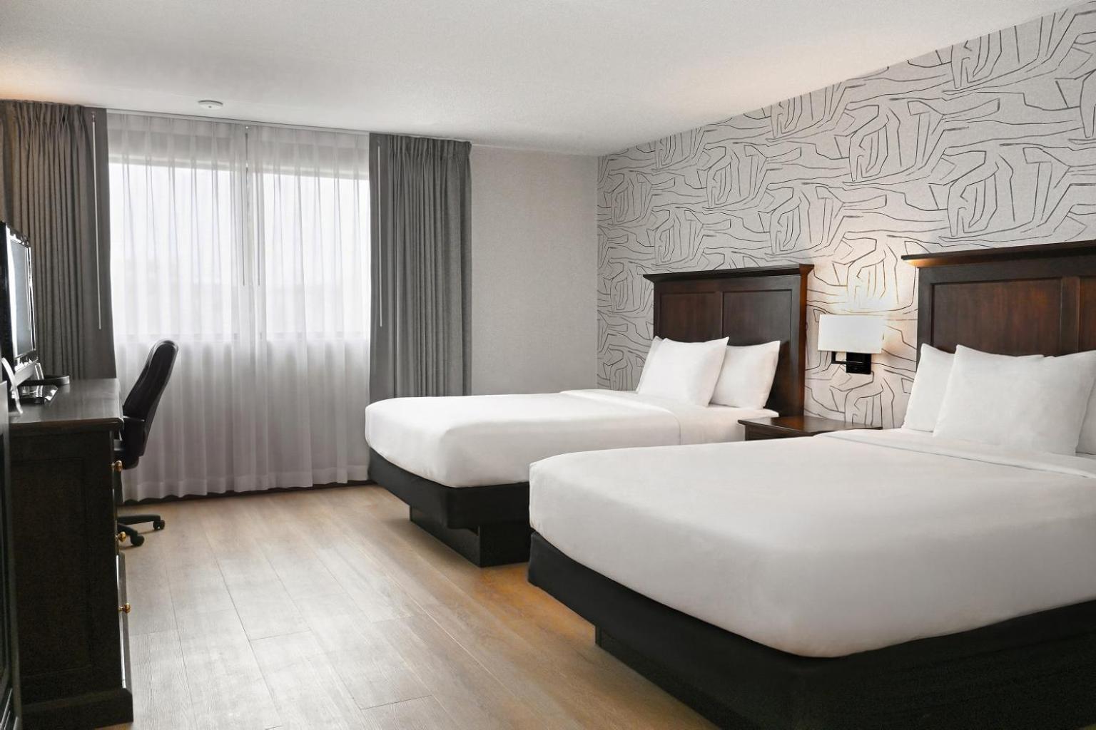 Traditional 2 Queen Beds