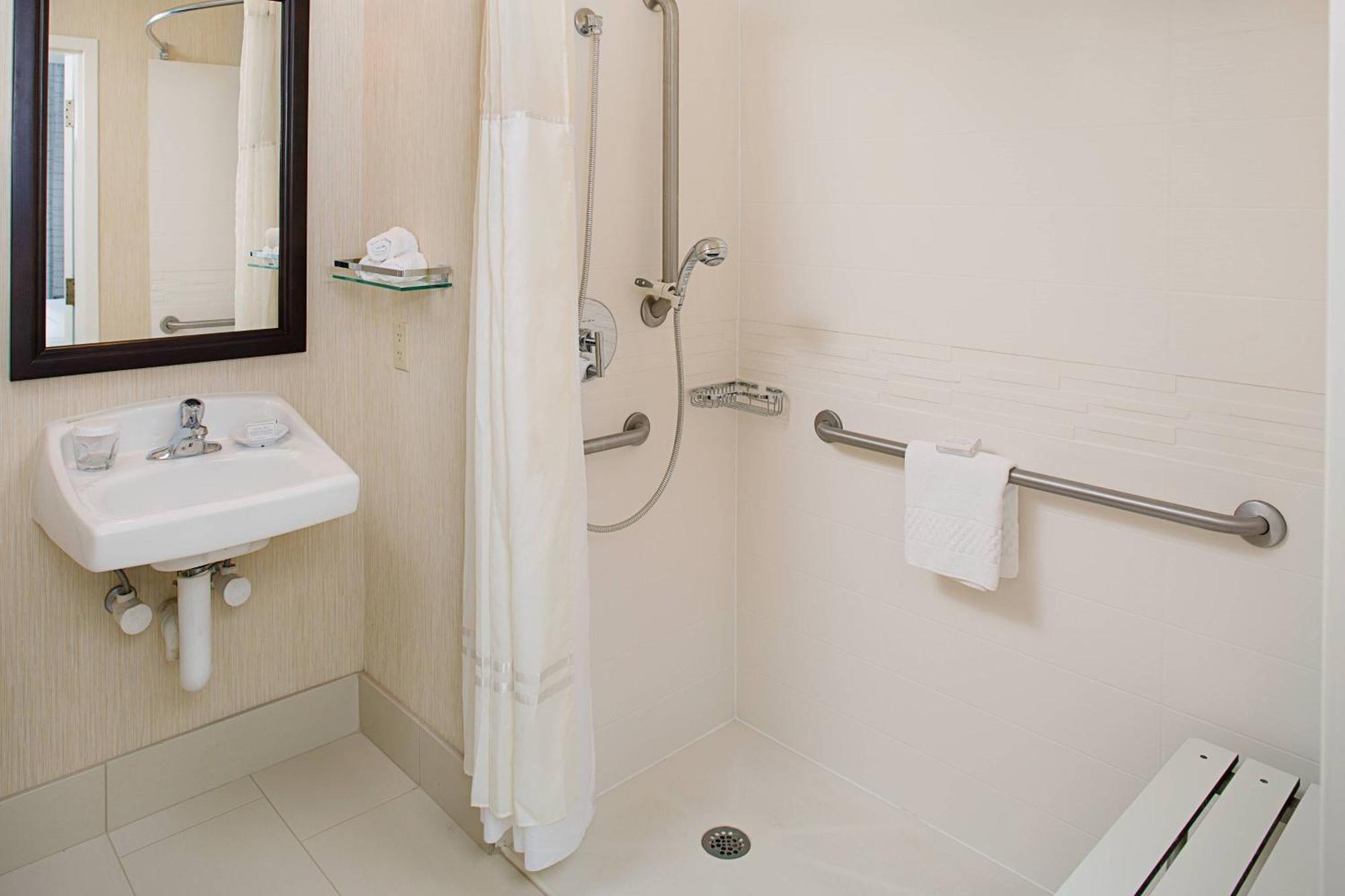 One-Bedroom Queen Suite