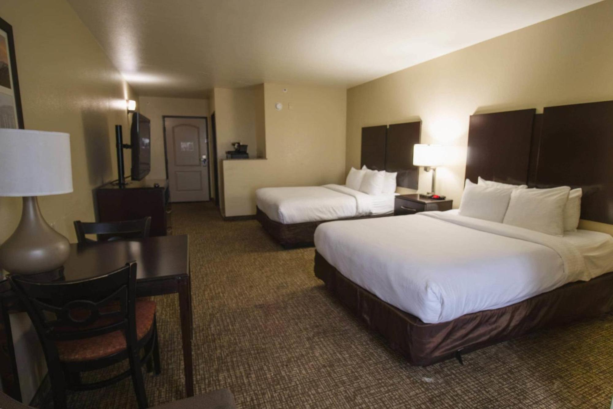 Double Room Two Double Beds Non-Smoking