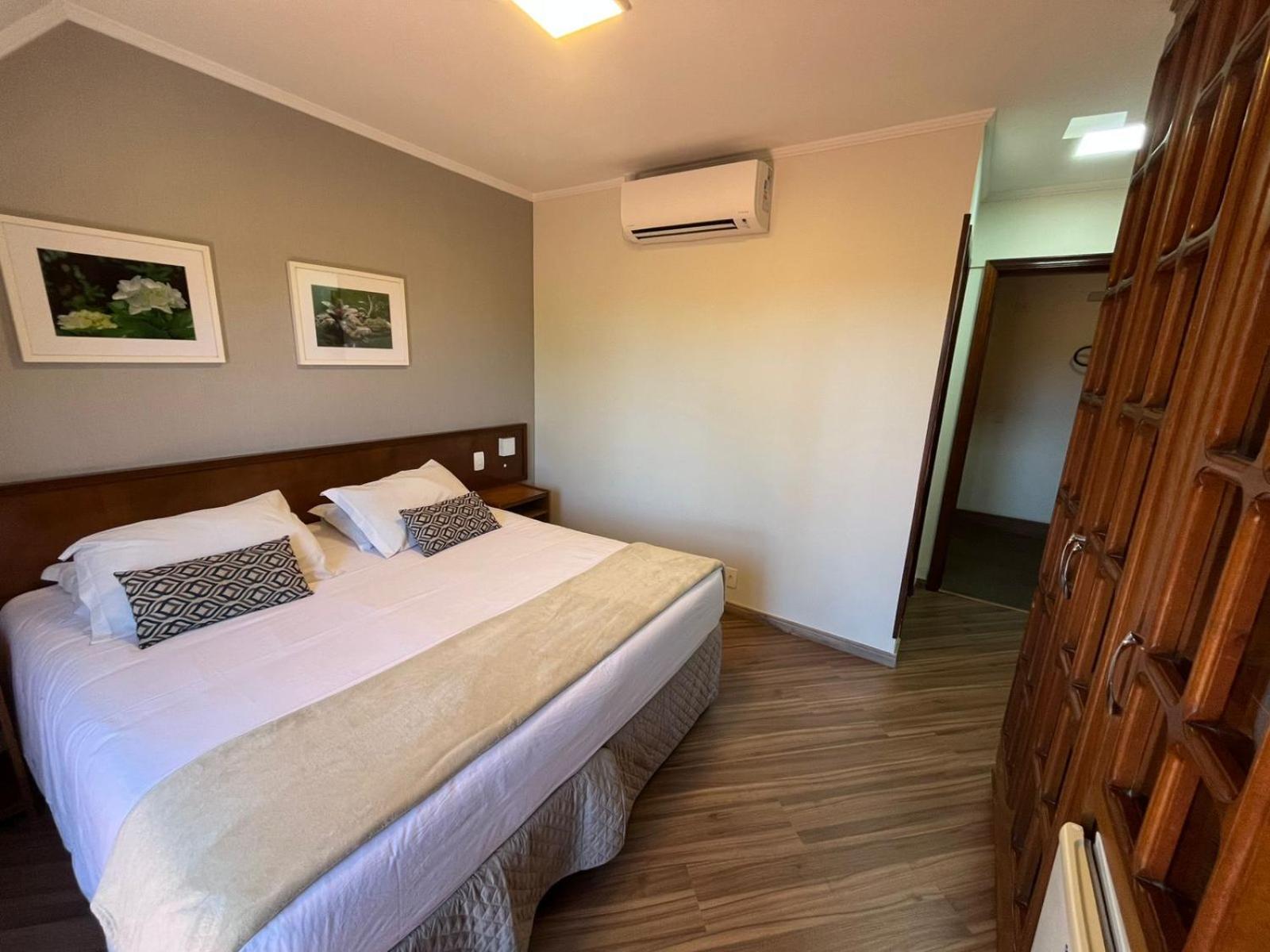 Quarto duplo externo com banheira de hidromassagem