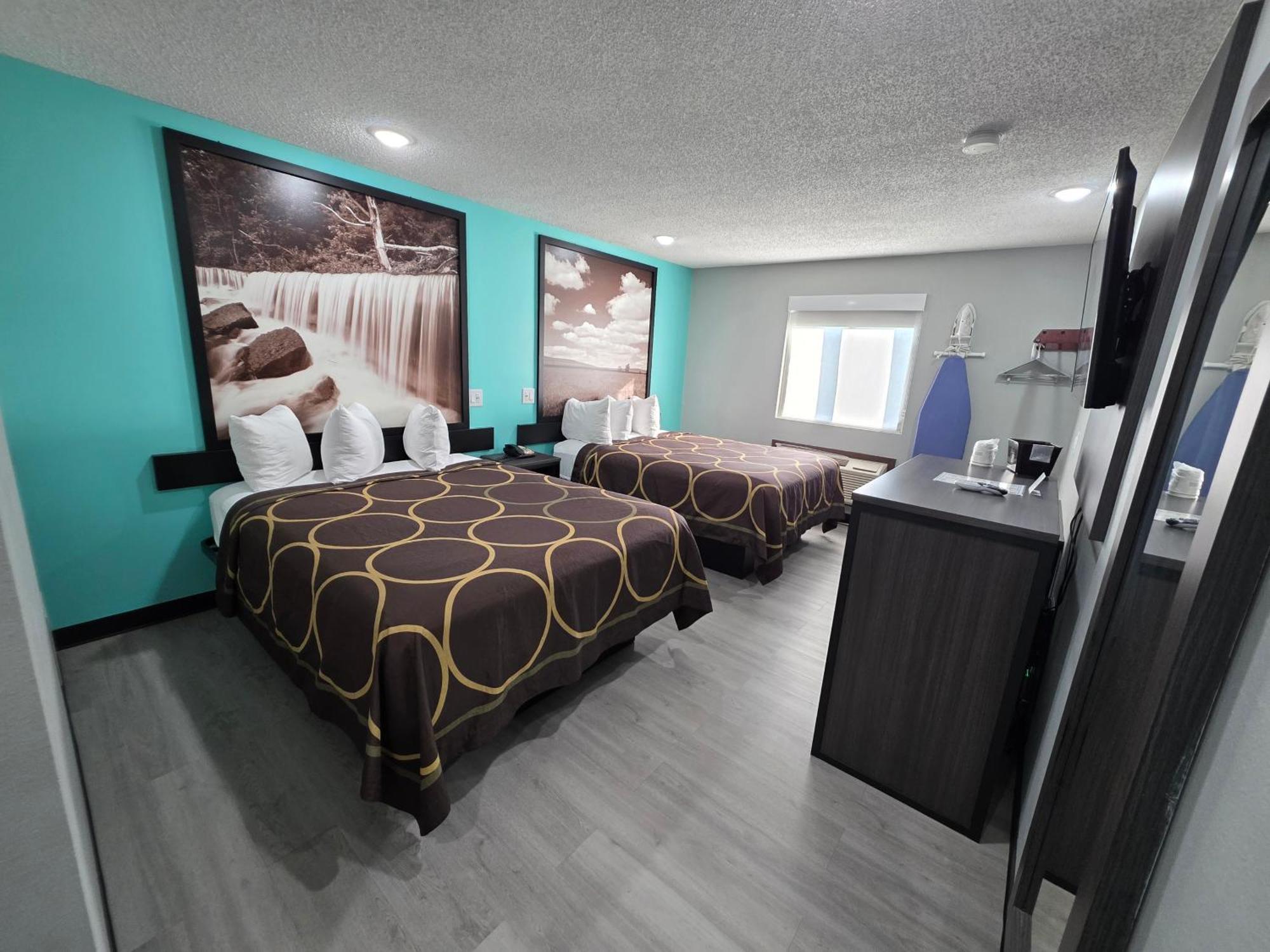 Queen Room Two Queen Beds Non-Smoking