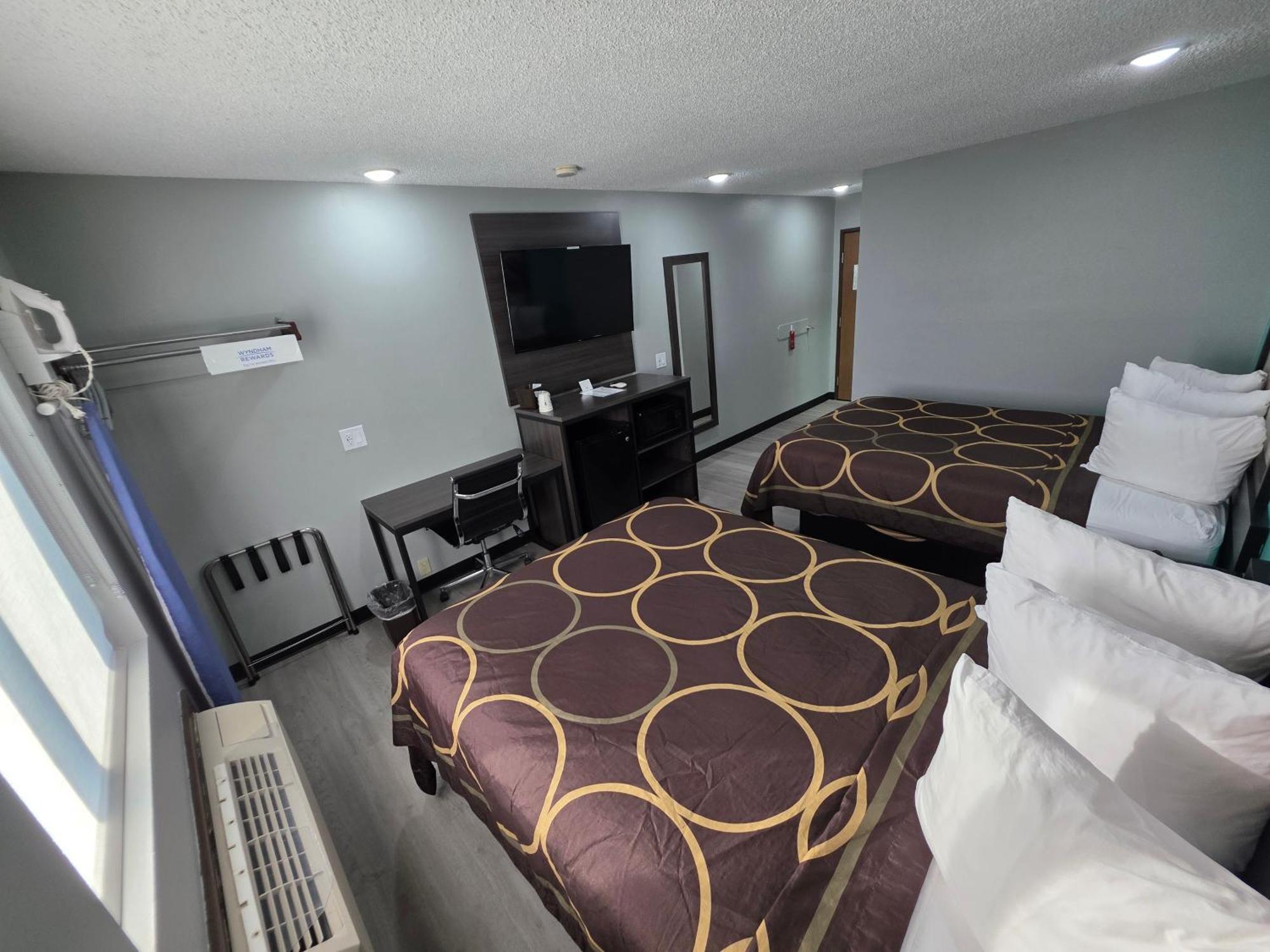 Queen Room Two Queen Beds Non-Smoking