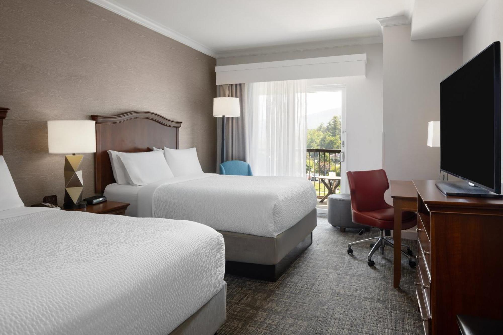 Queen Suite Two Queen Beds Lake View