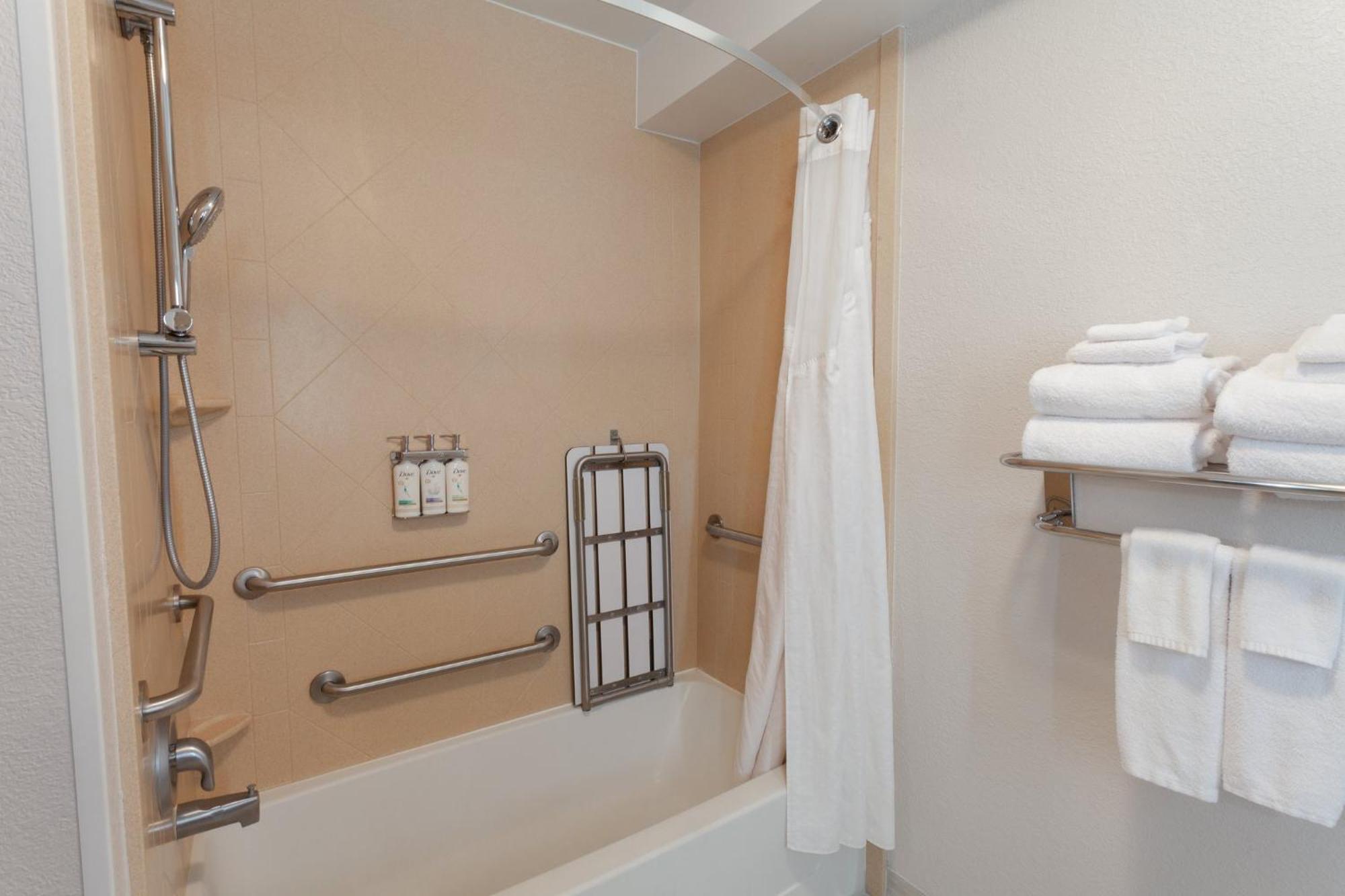 King Suite Communications Mobility Accessible Tub