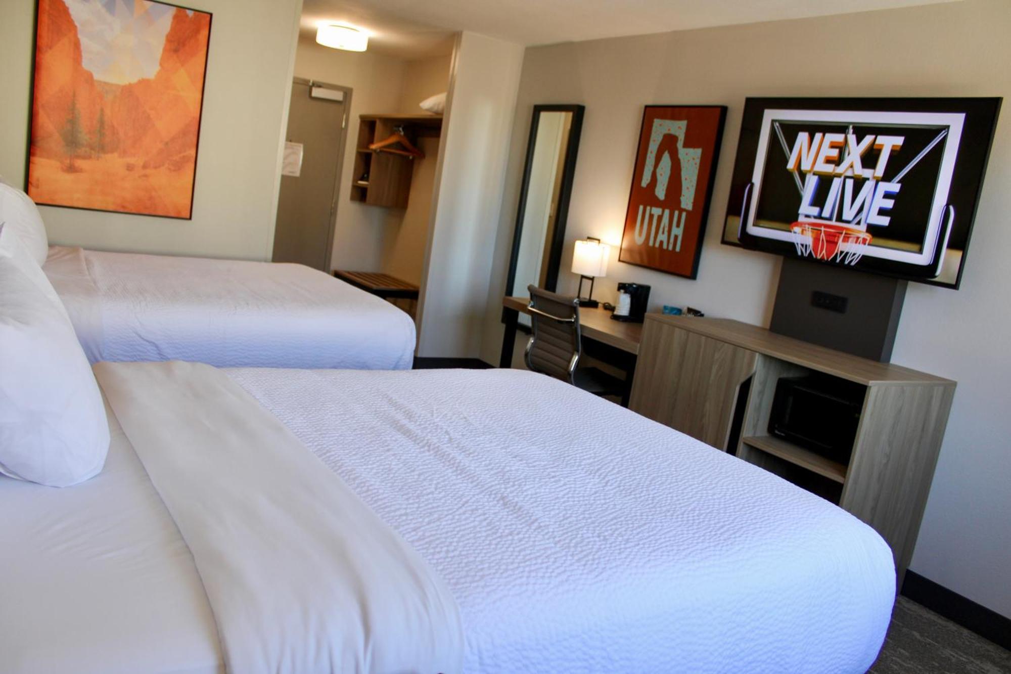 Quadruple Room with Two Queen Beds - Non Smoking/Pet Friendly