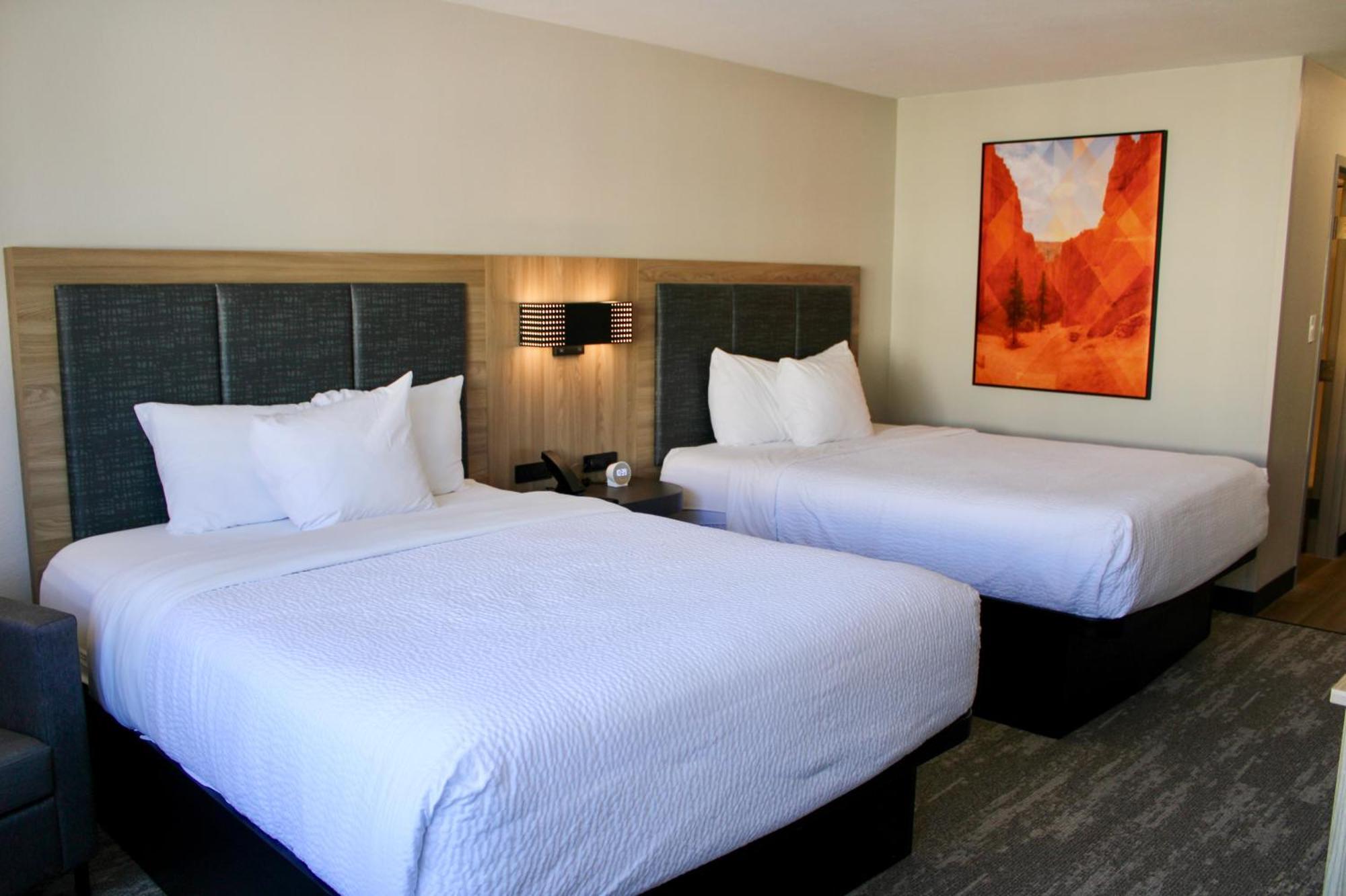 Quadruple Room with Two Queen Beds and Tub - Disability Access/Non Smoking/Pet Friendly