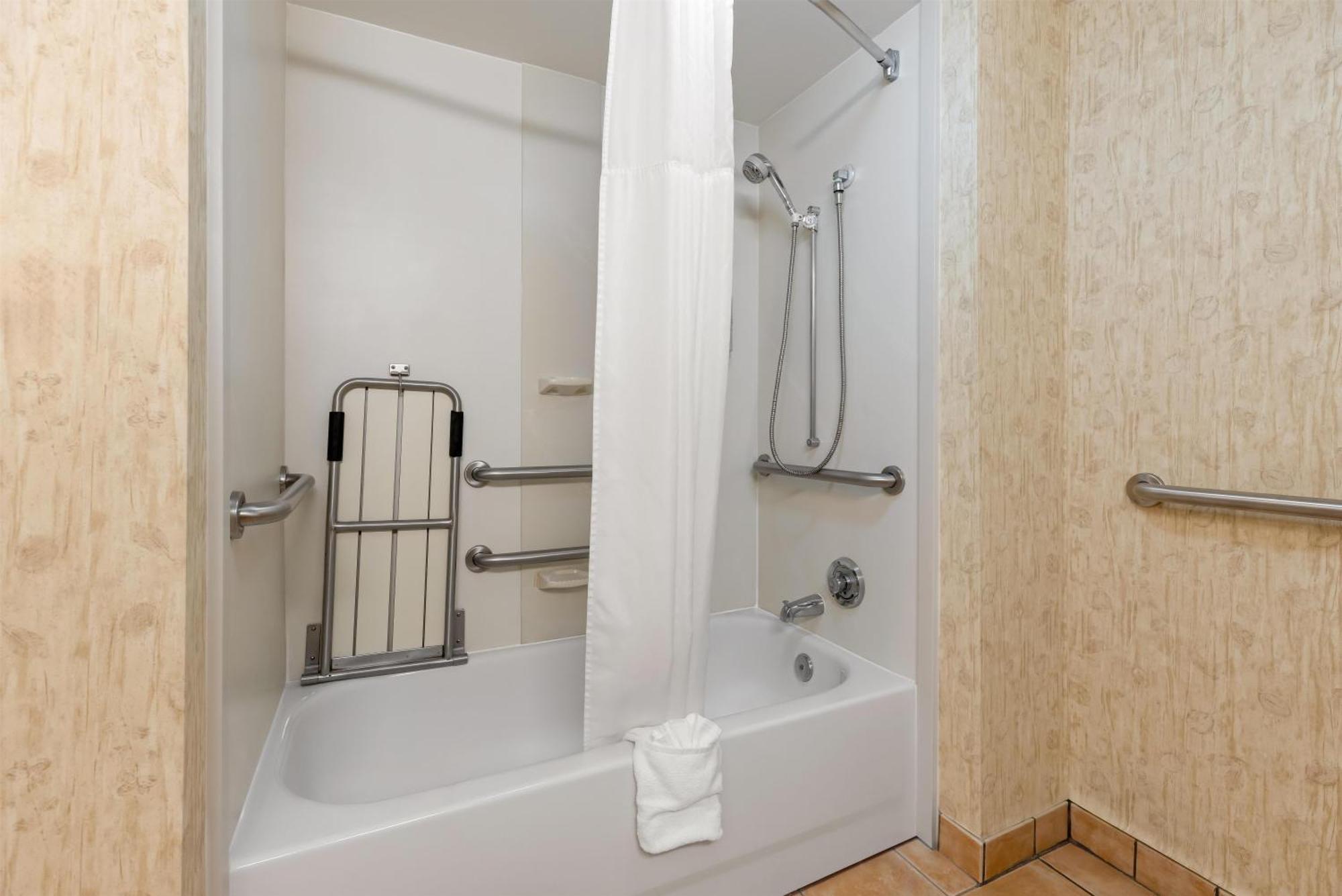 Queen Room with Two Queen Beds - Mobility Access/Non-Smoking