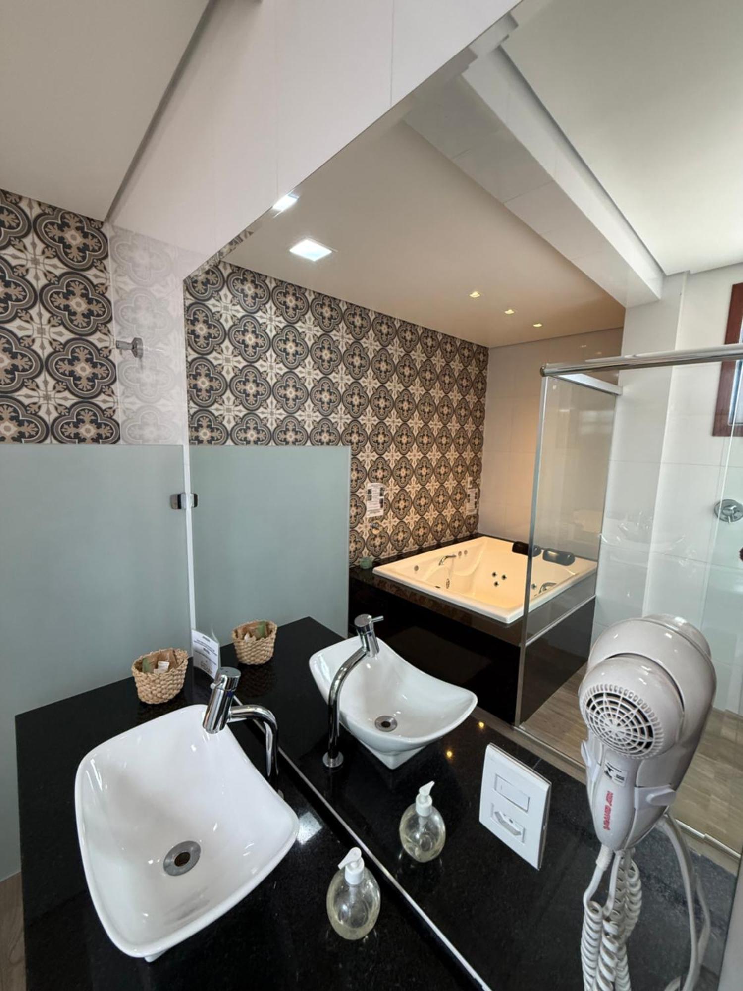 Deluxe Suite Spa Bath