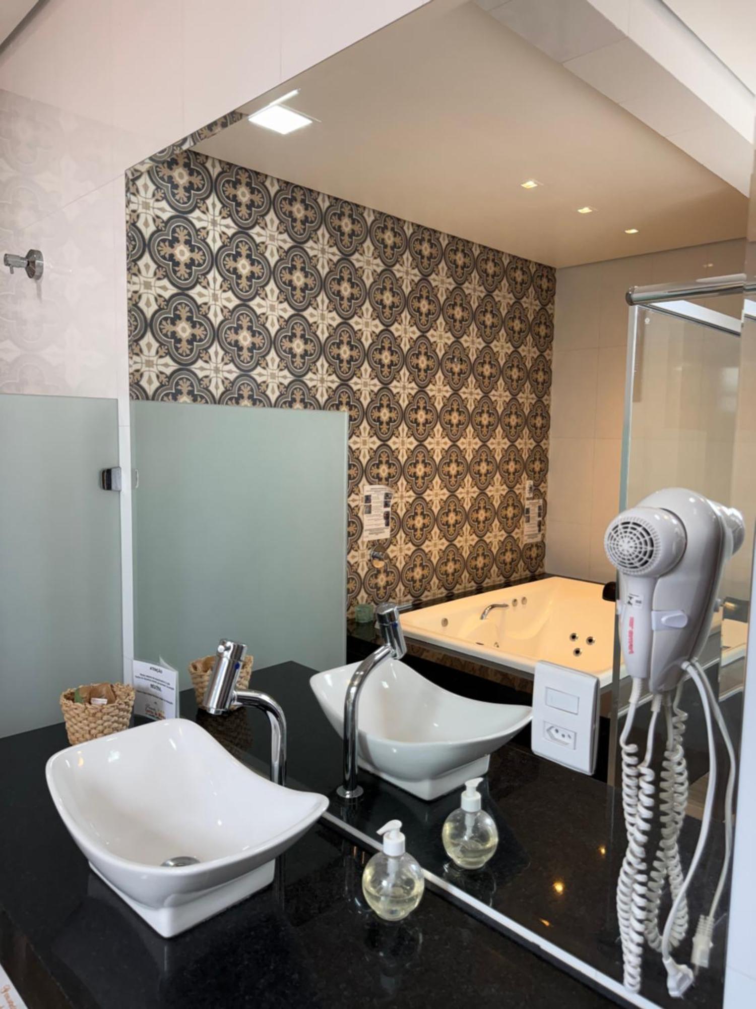 Deluxe Suite Spa Bath