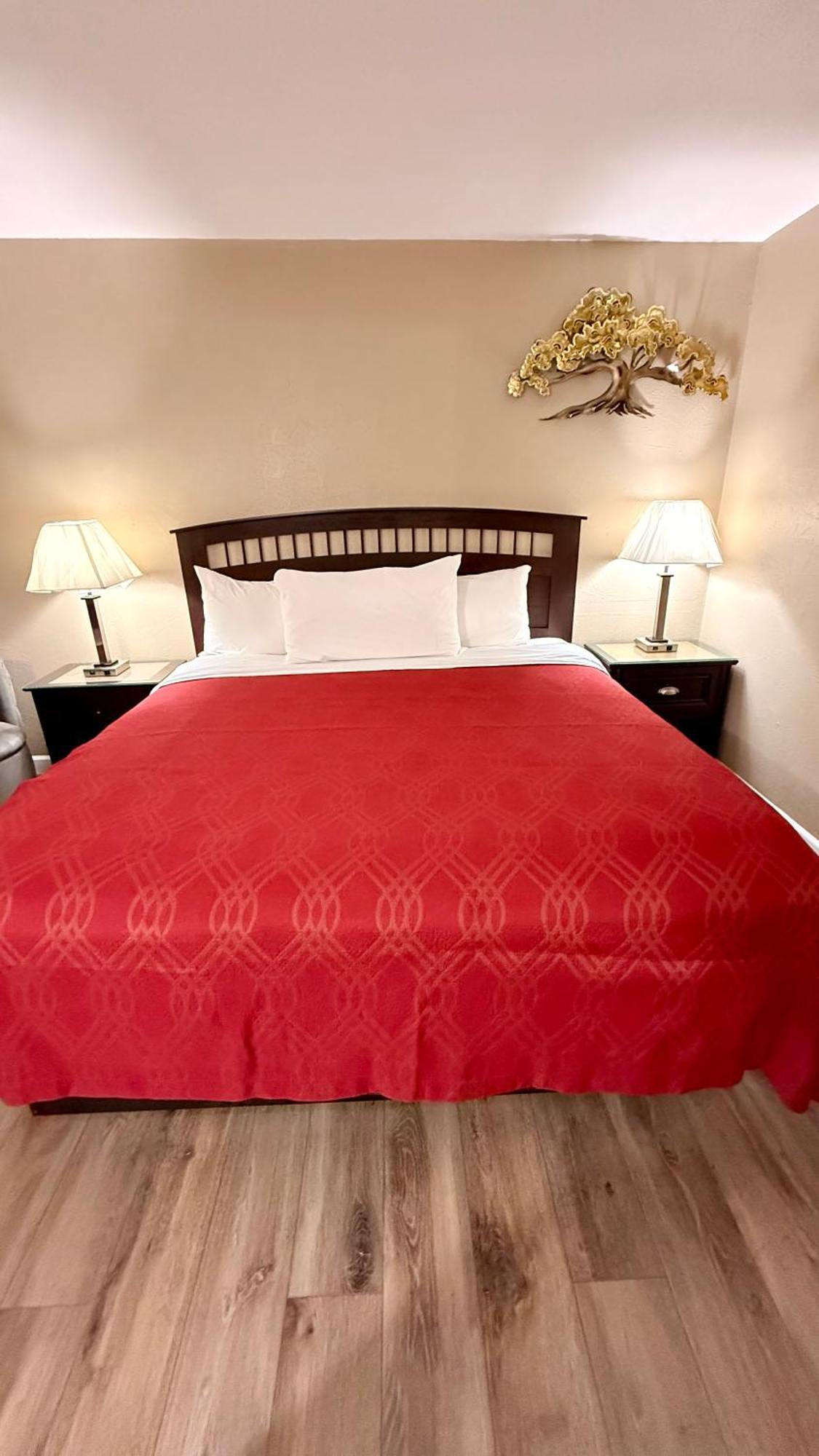 Deluxe King Room