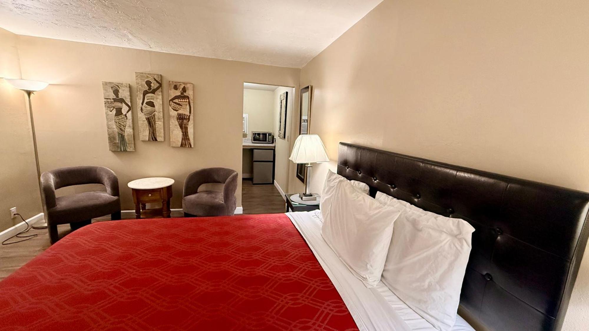 Deluxe Queen Room