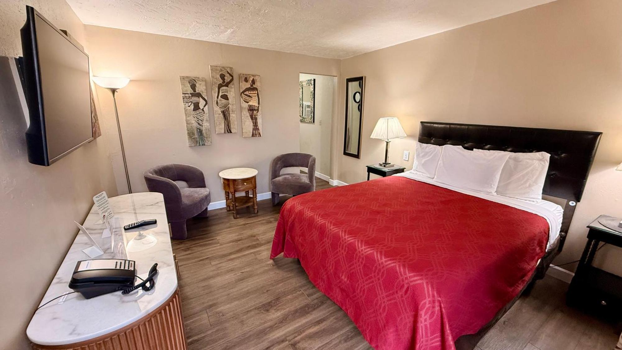 Deluxe Queen Room