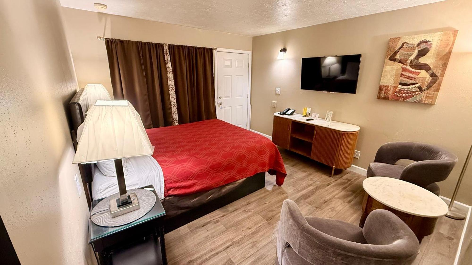 Deluxe Queen Room