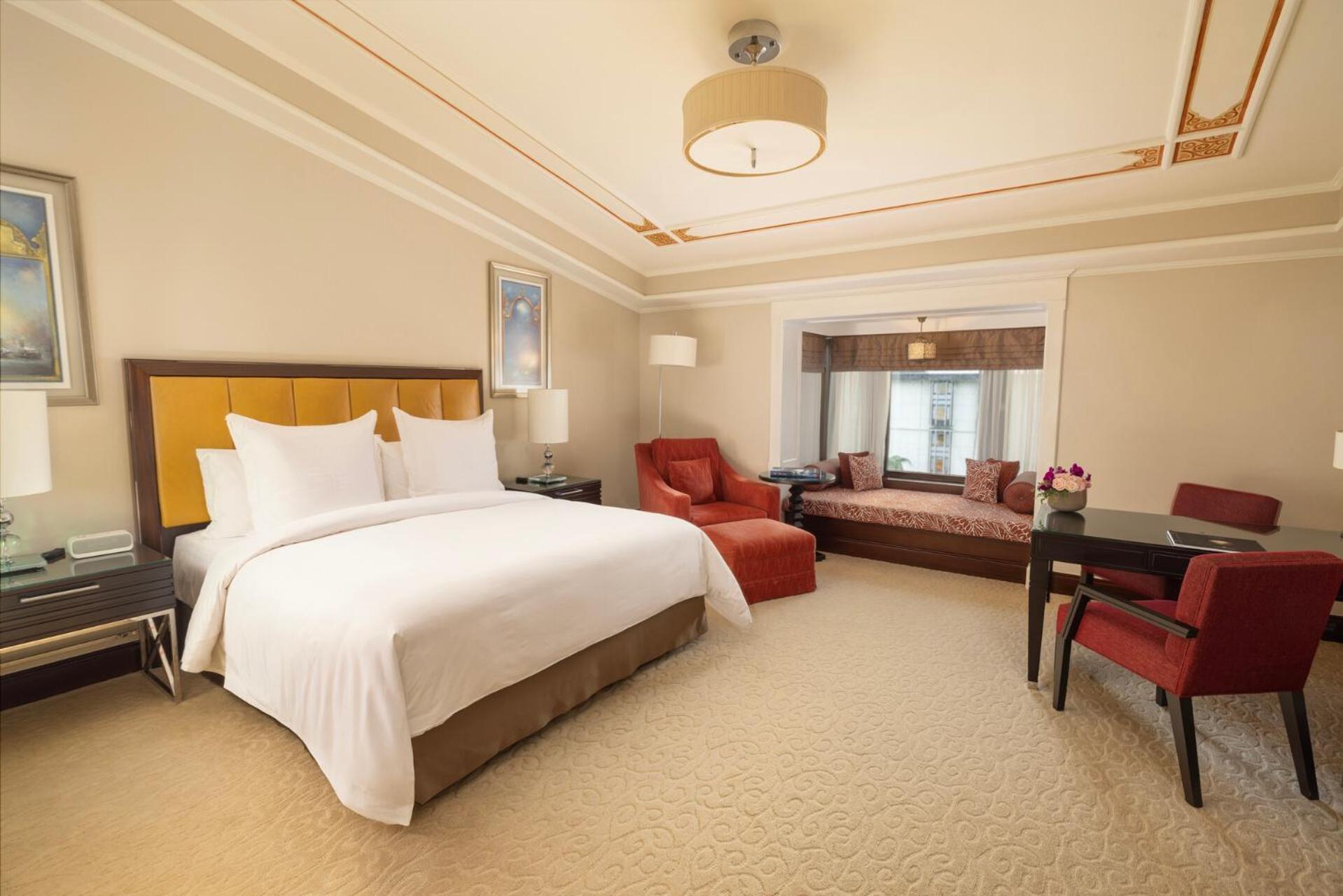 Courtyard room king bed