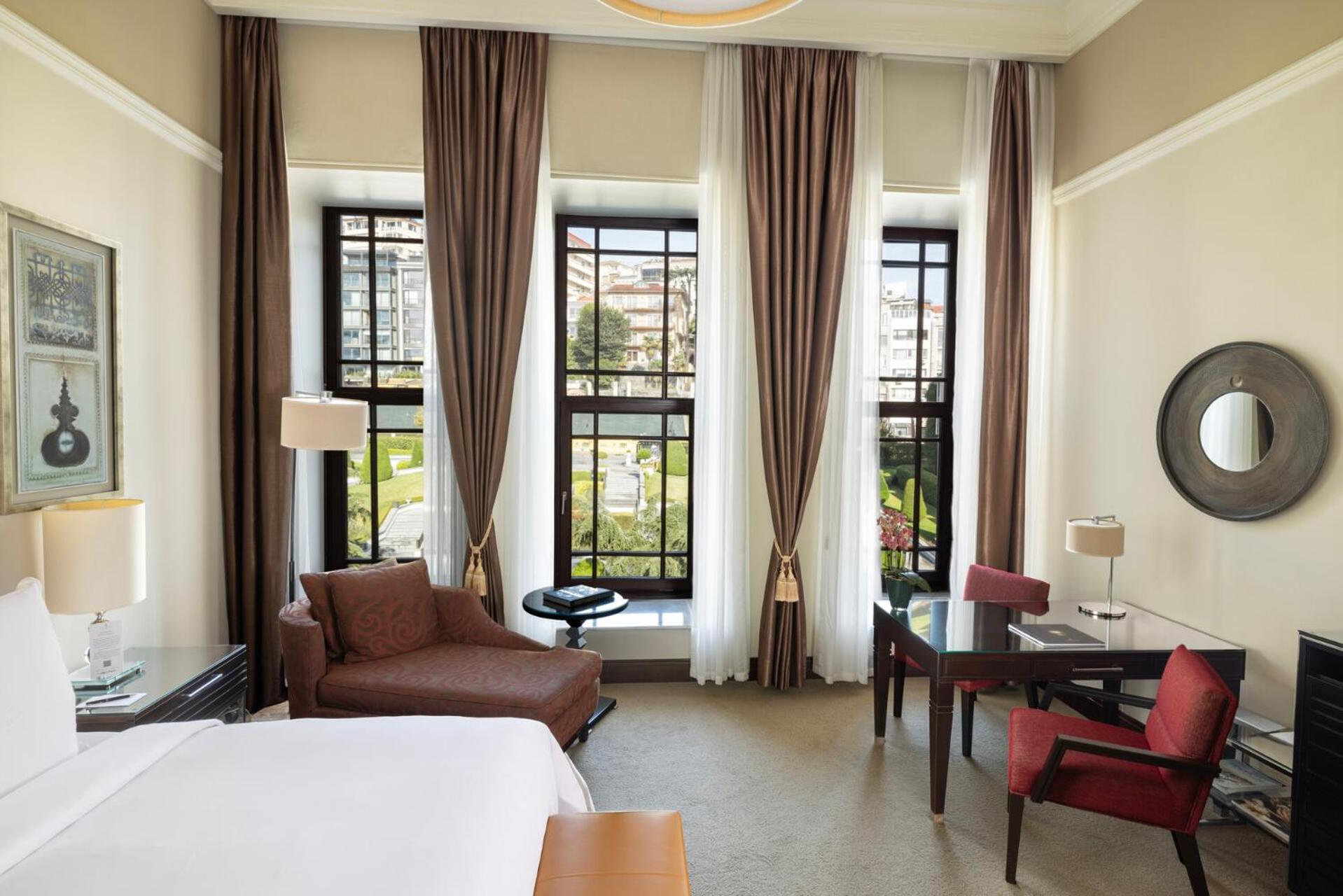 Palace Courtyard Room King Bed