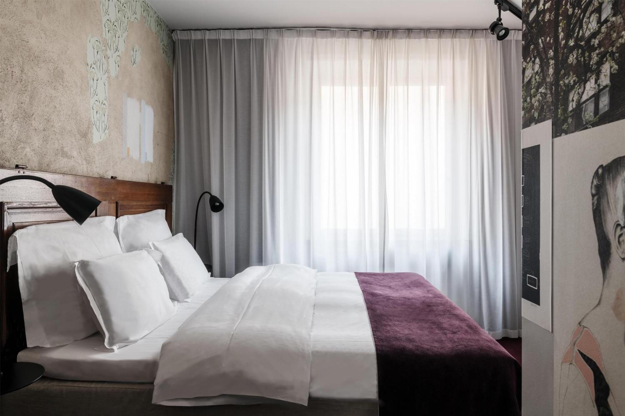 Queen Room