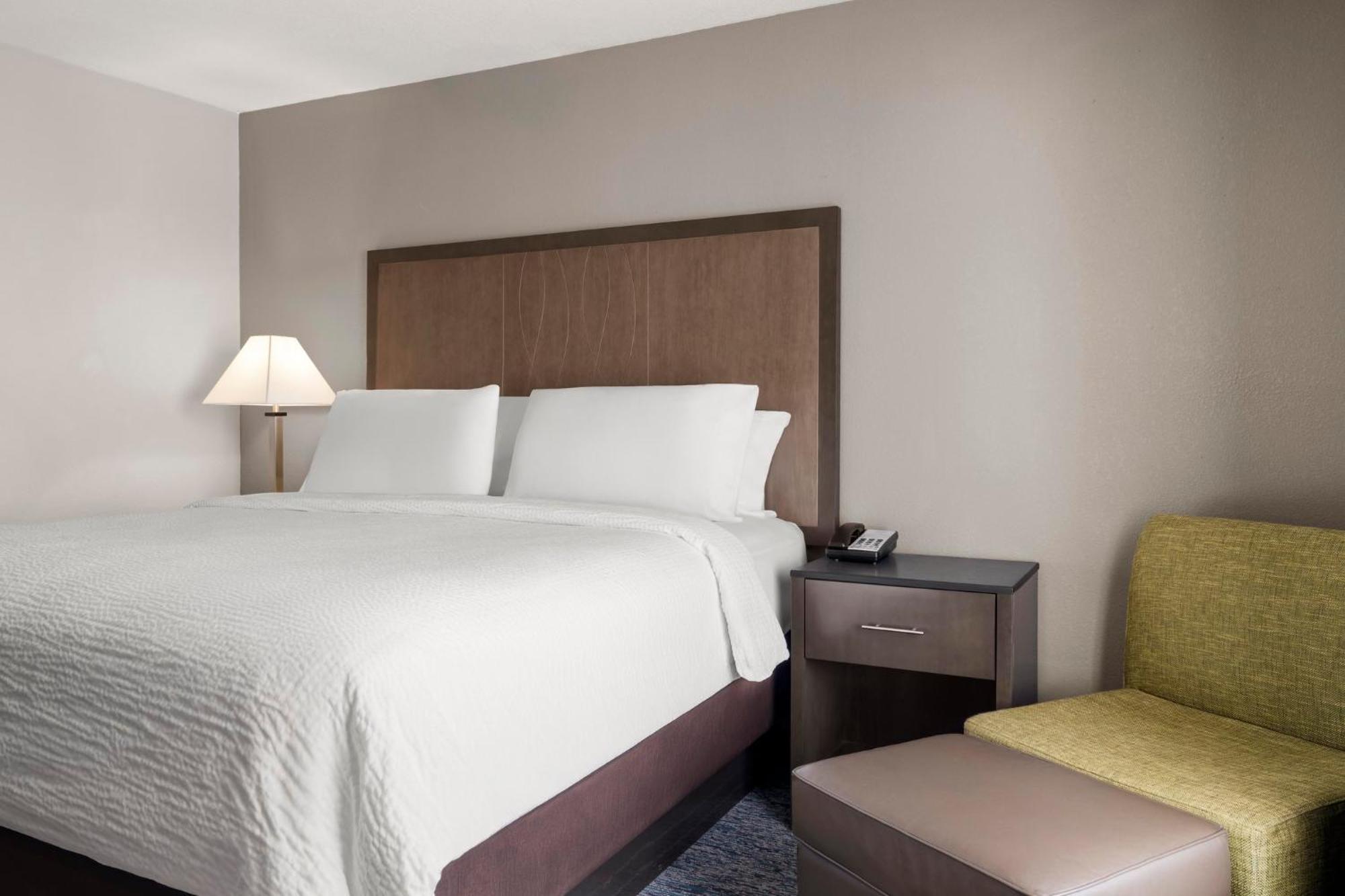 One-Bedroom King Suite Kitchenette