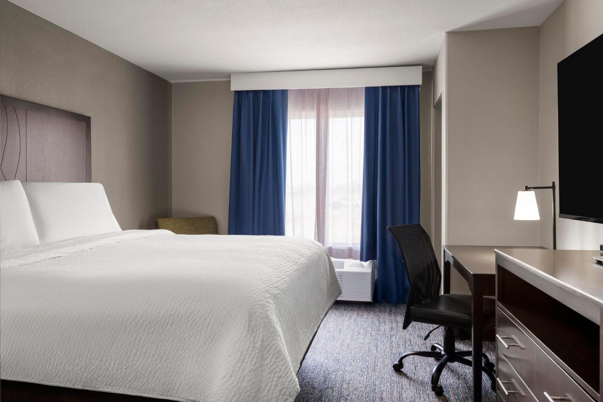 One-Bedroom King Suite Kitchenette