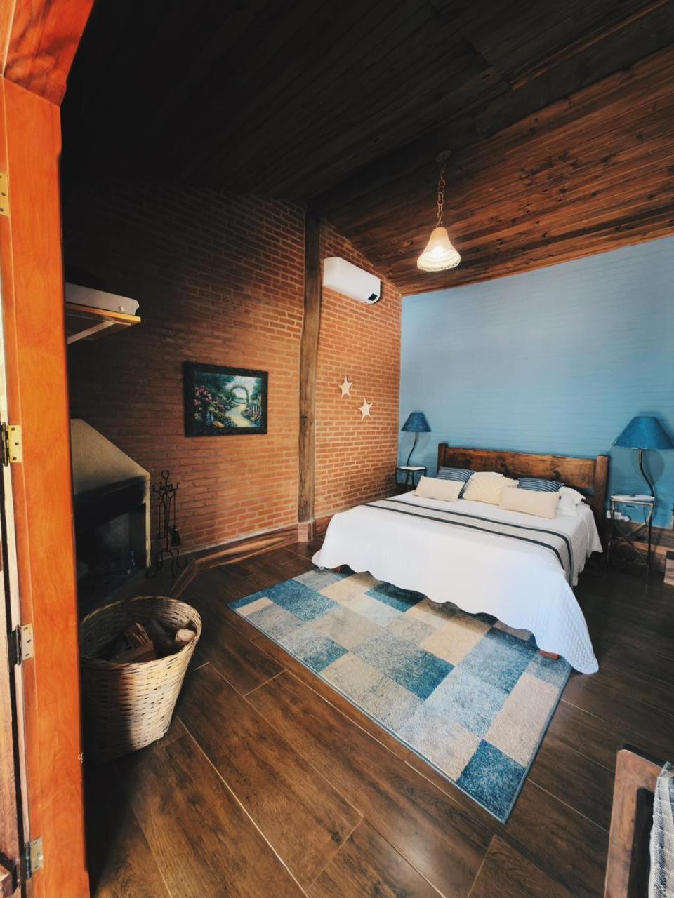 Deluxe Double Room Bath