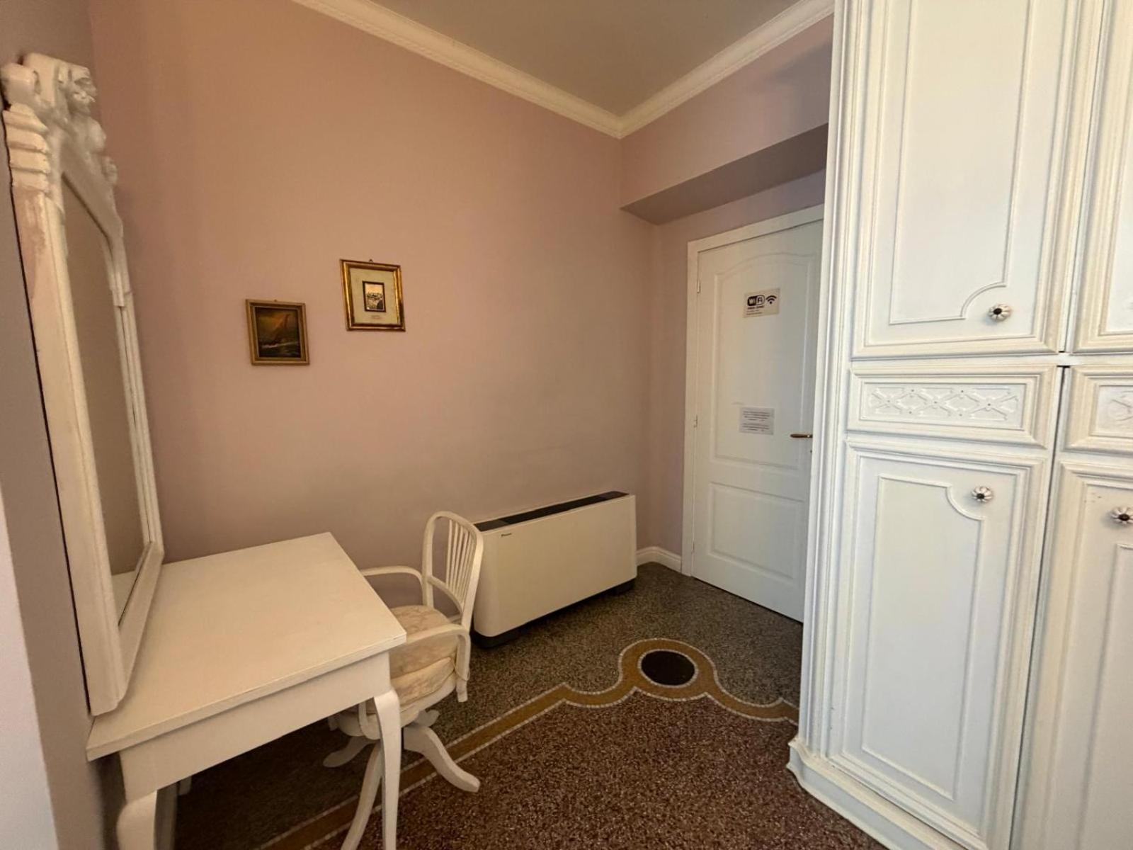 Double Room Private Bathroom