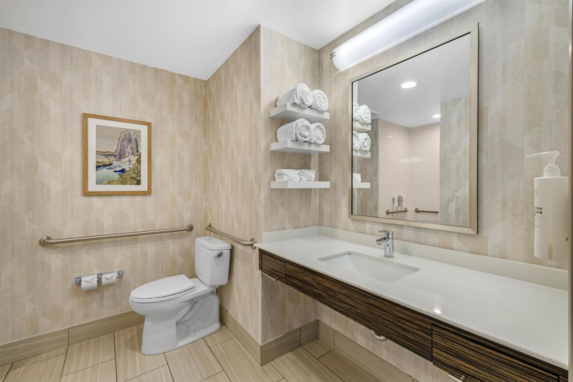 King Room Roll Shower Mobility Access or Non-Smoking,1765901851:JPEG