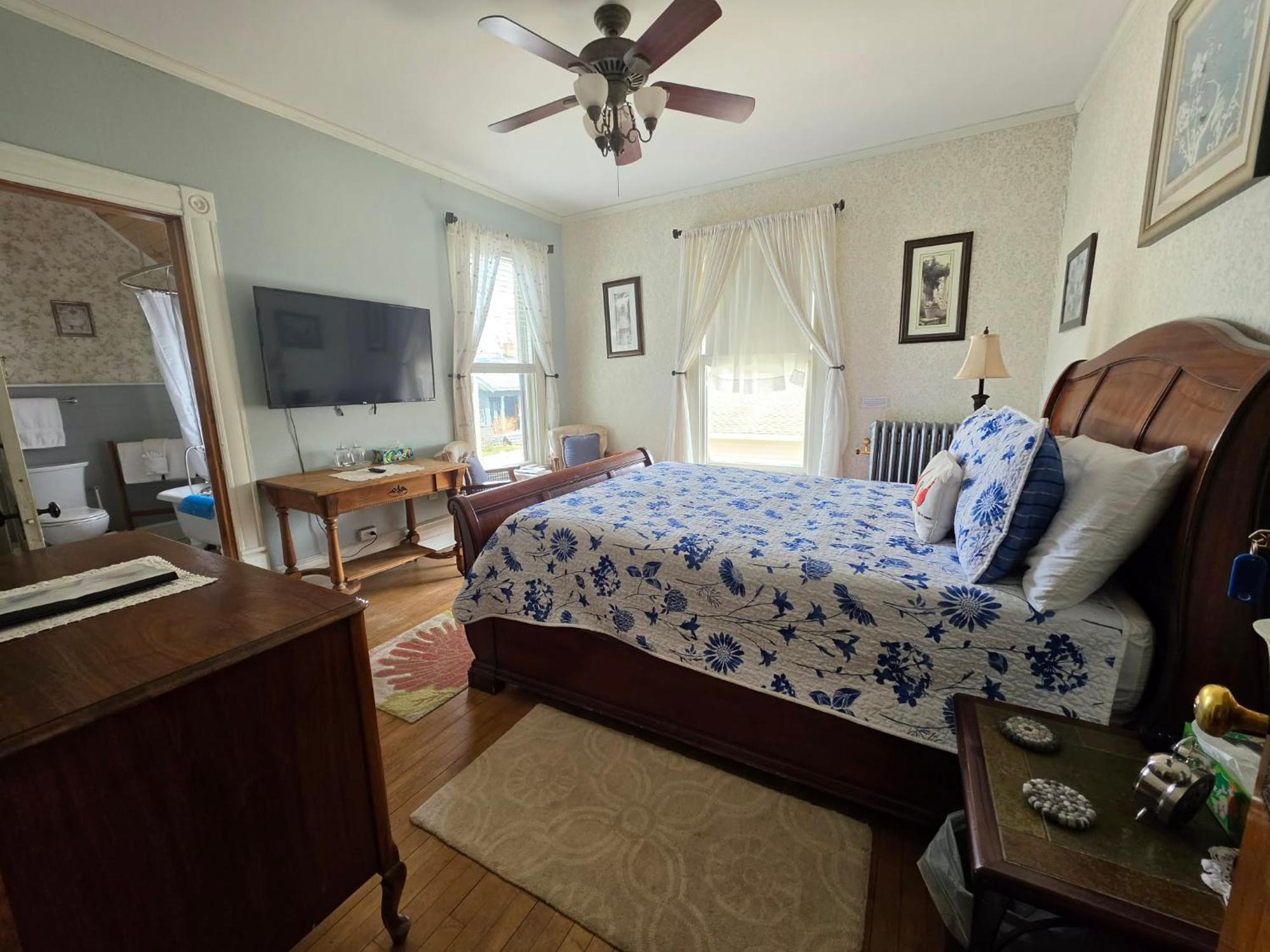 Deluxe Queen Room