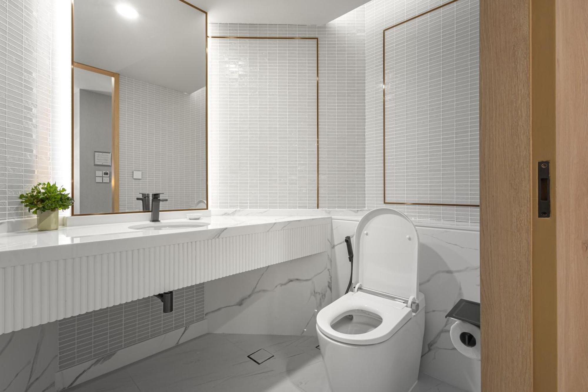 One-Bedroom Regency Suite Modern Style