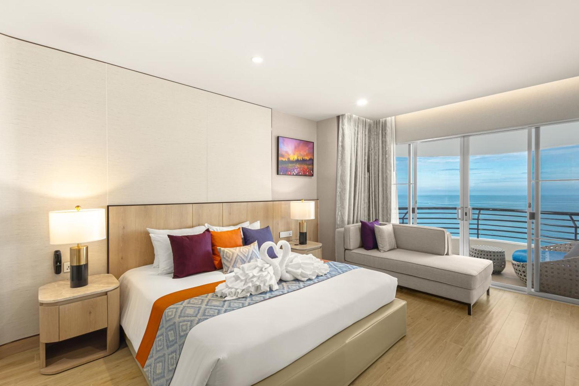 One-Bedroom Regency Suite Modern Style