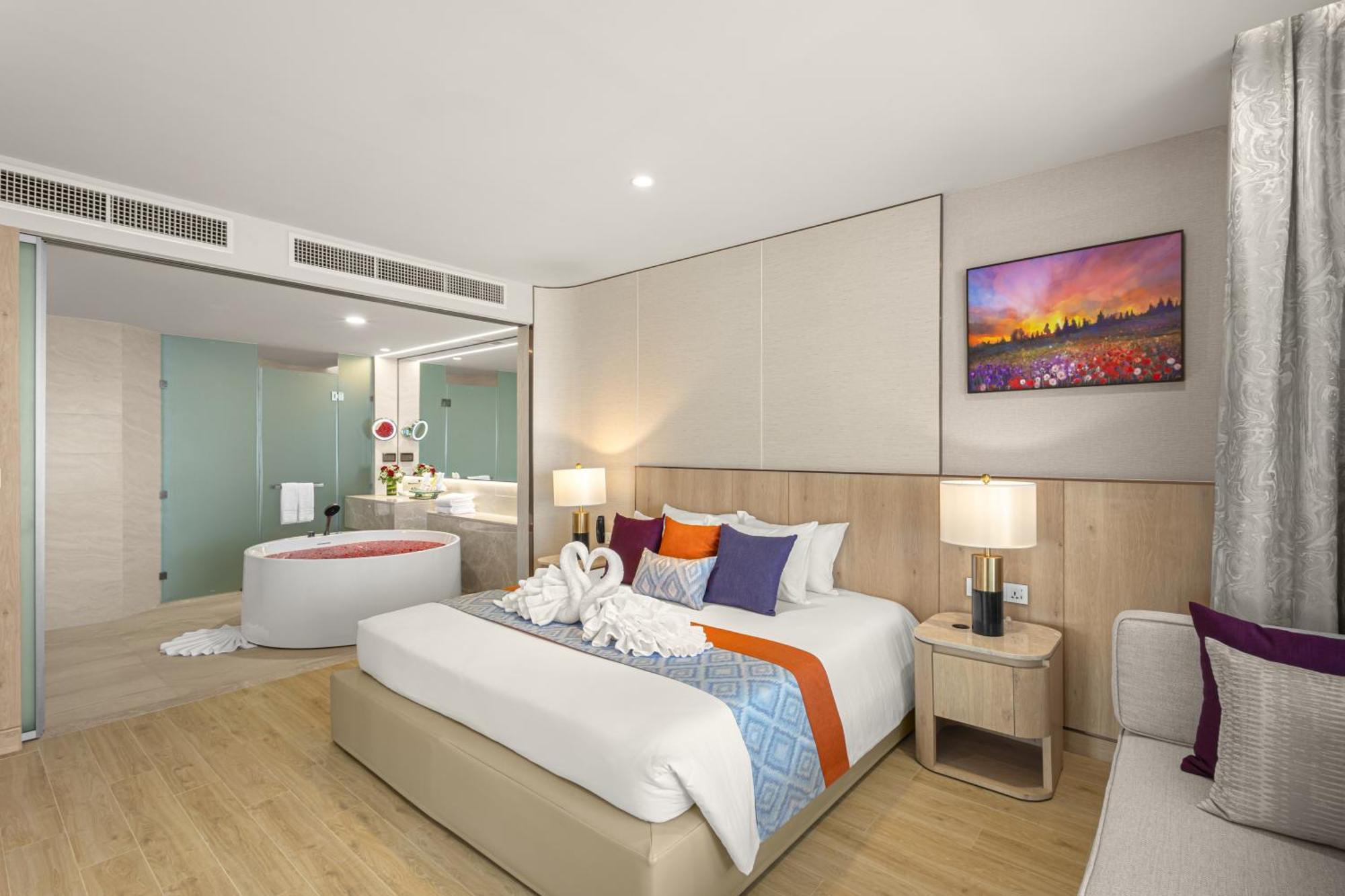 One-Bedroom Regency Suite Modern Style