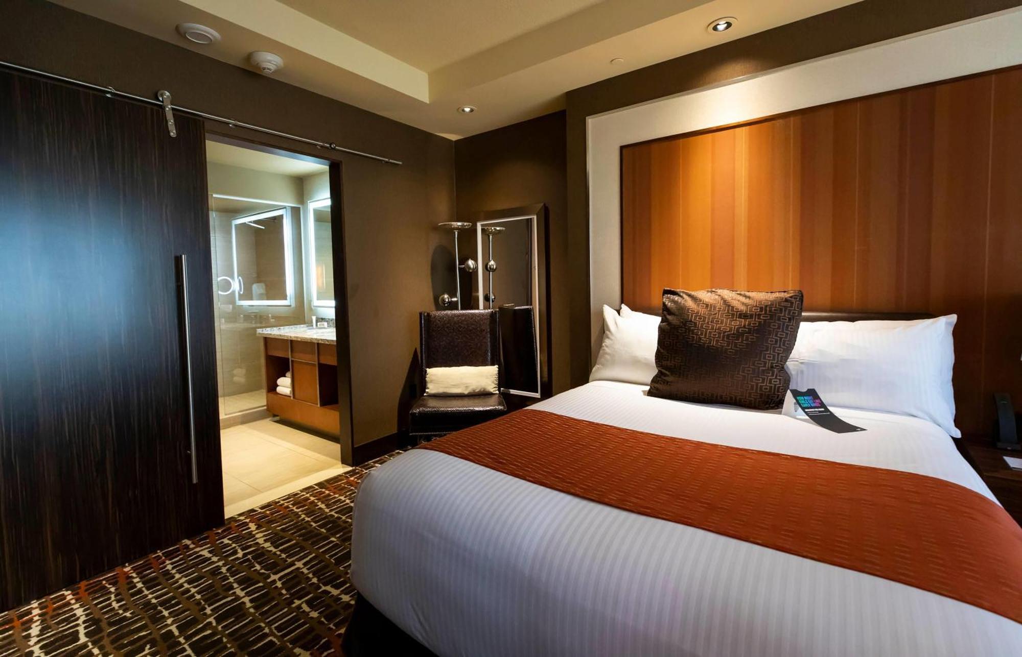 Deluxe Queen Room Two Queen Beds Spa Tower Non-Smoking