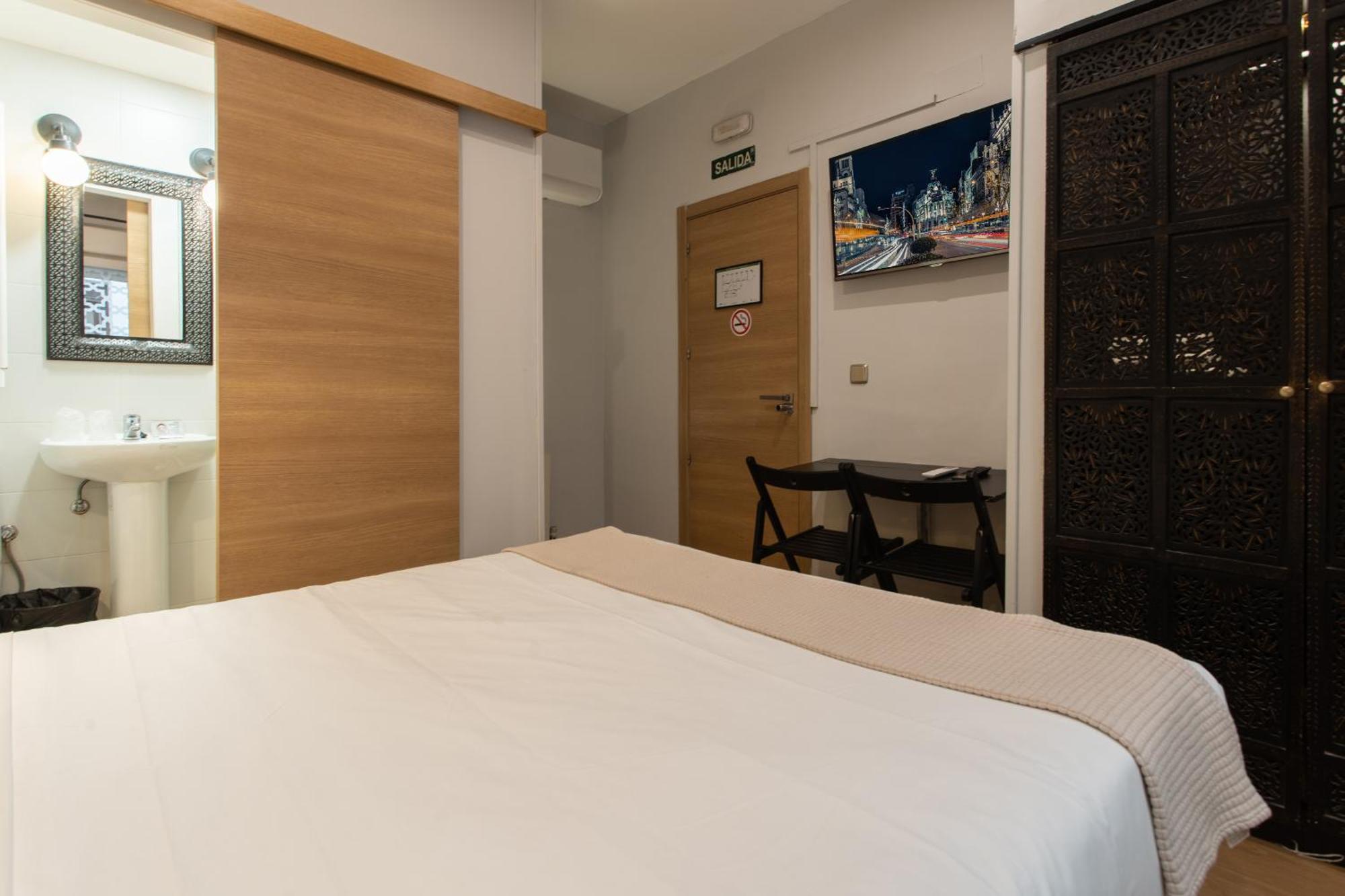 Double Room Private Bathroom