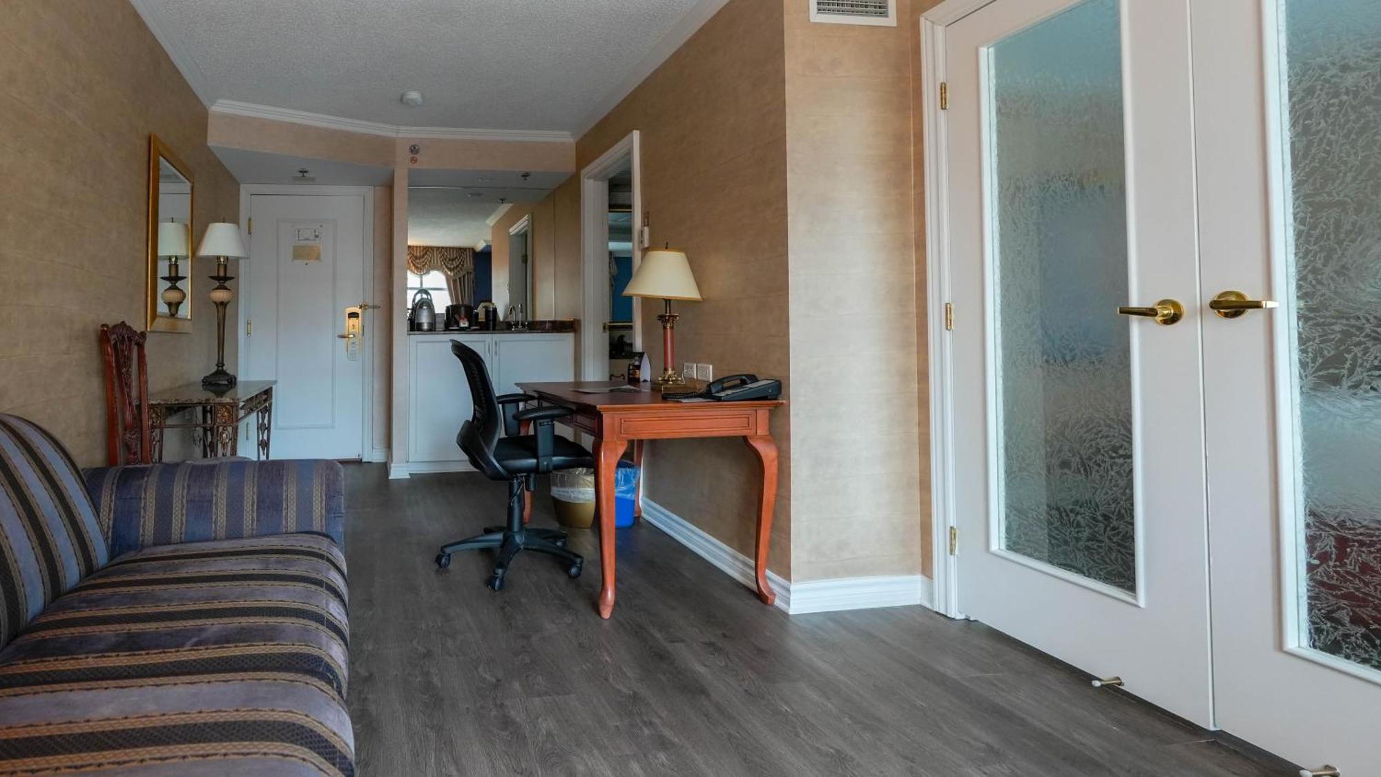 Exterior View Suite, 1 Queen Bed and Sofa-Bed,1765934605:JPEG