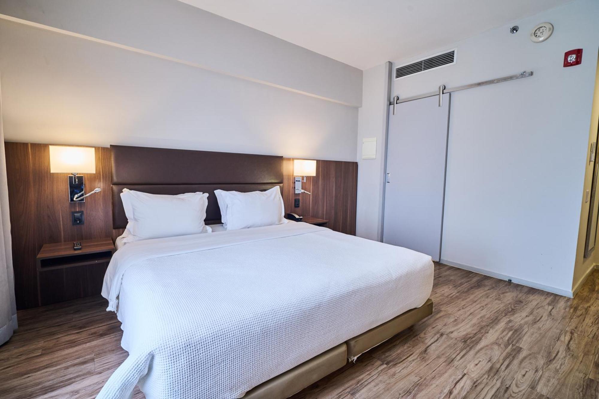 Standard PwD Disability Access 1 King Bed