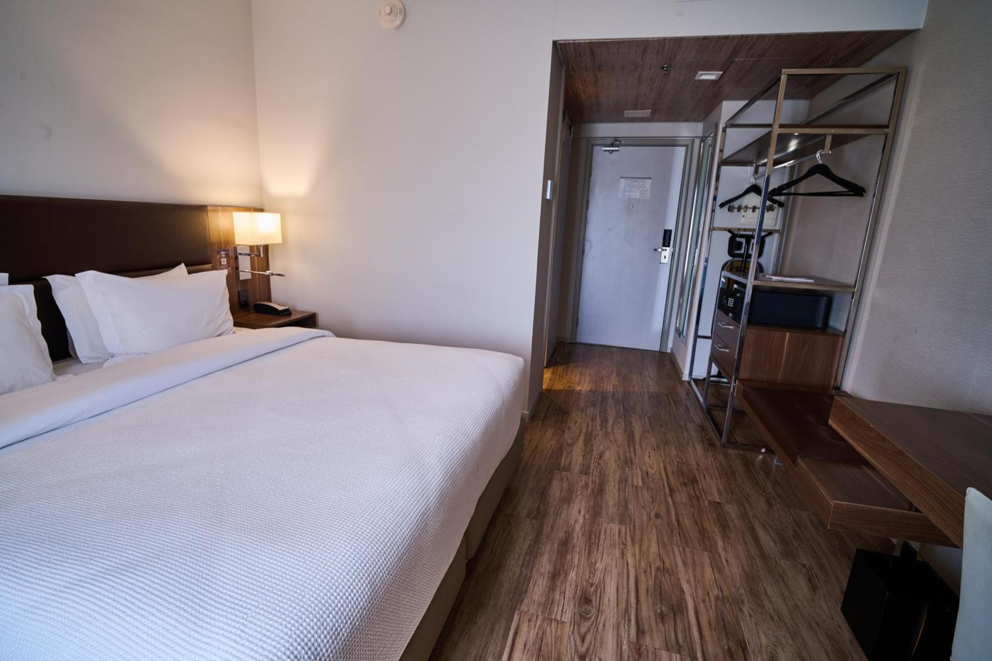 Standard PwD Disability Access 1 King Bed