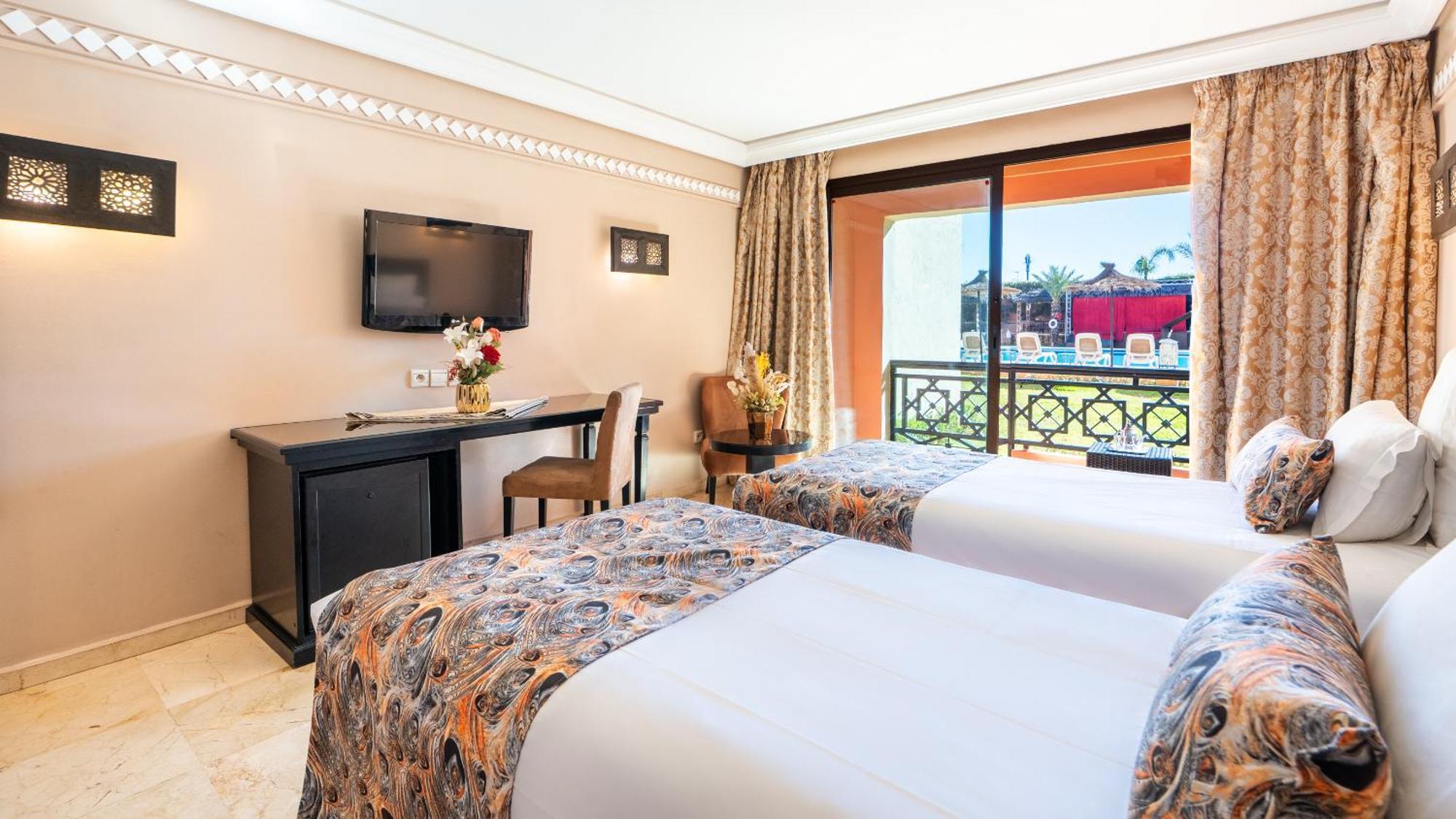 Double Room Pool View 2 adultes &1 enfant 12 ans