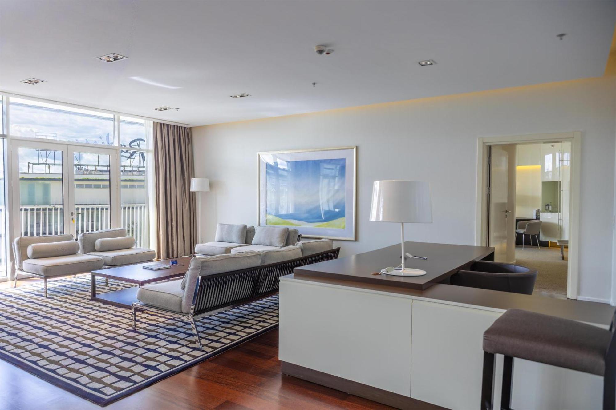 Suite Terrace Lounge Access