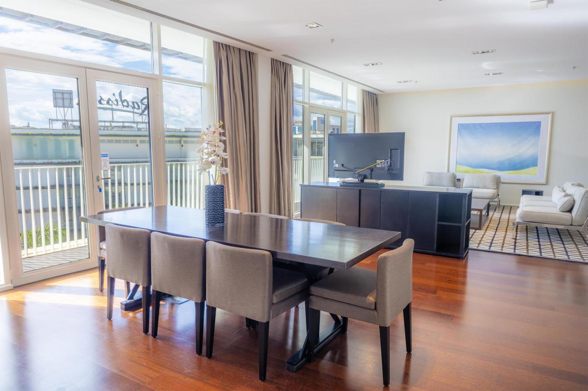 Suite Terrace Lounge Access