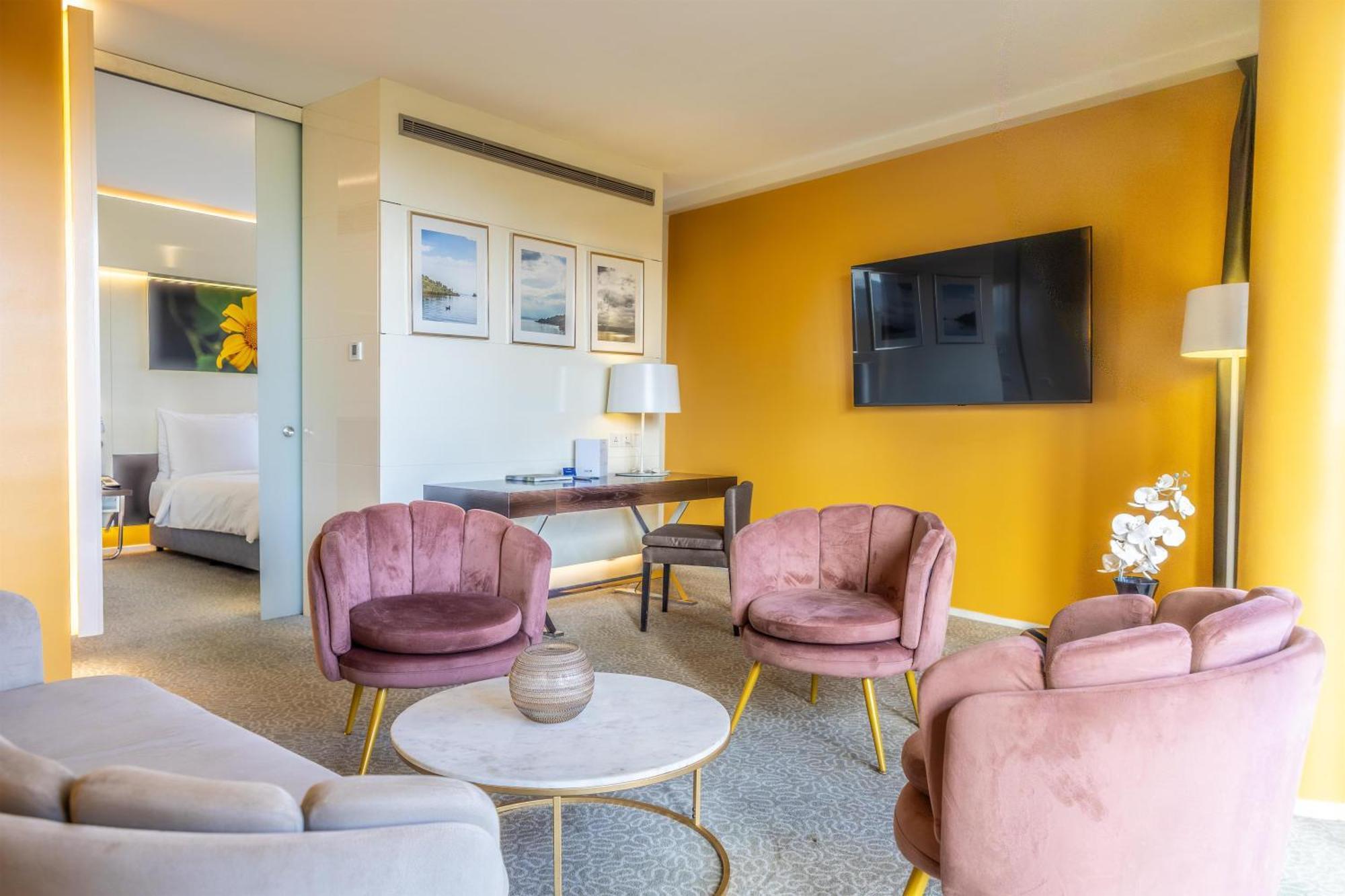 Junior Suite Balcony Lounge Access