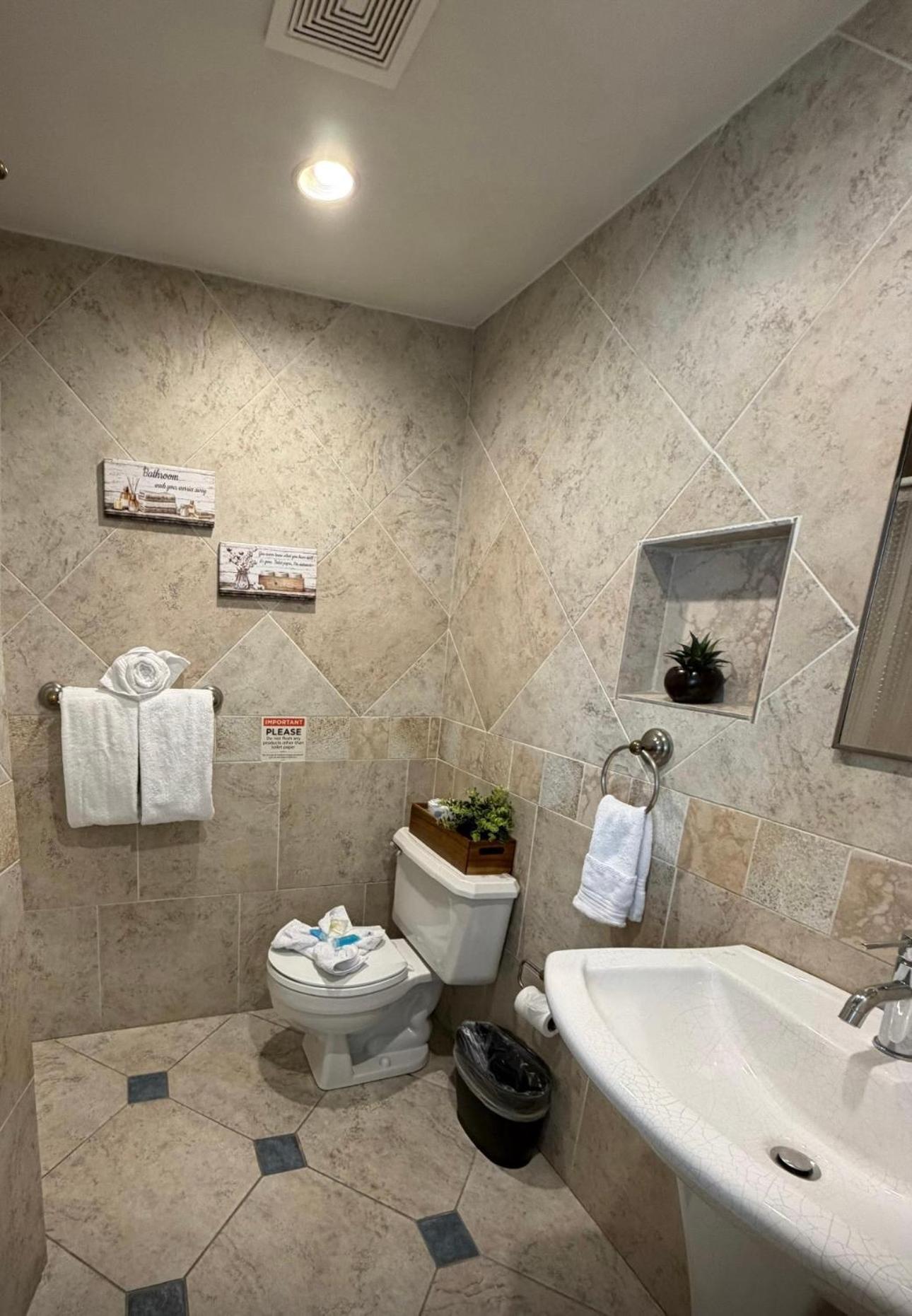 Double Room Private Bathroom