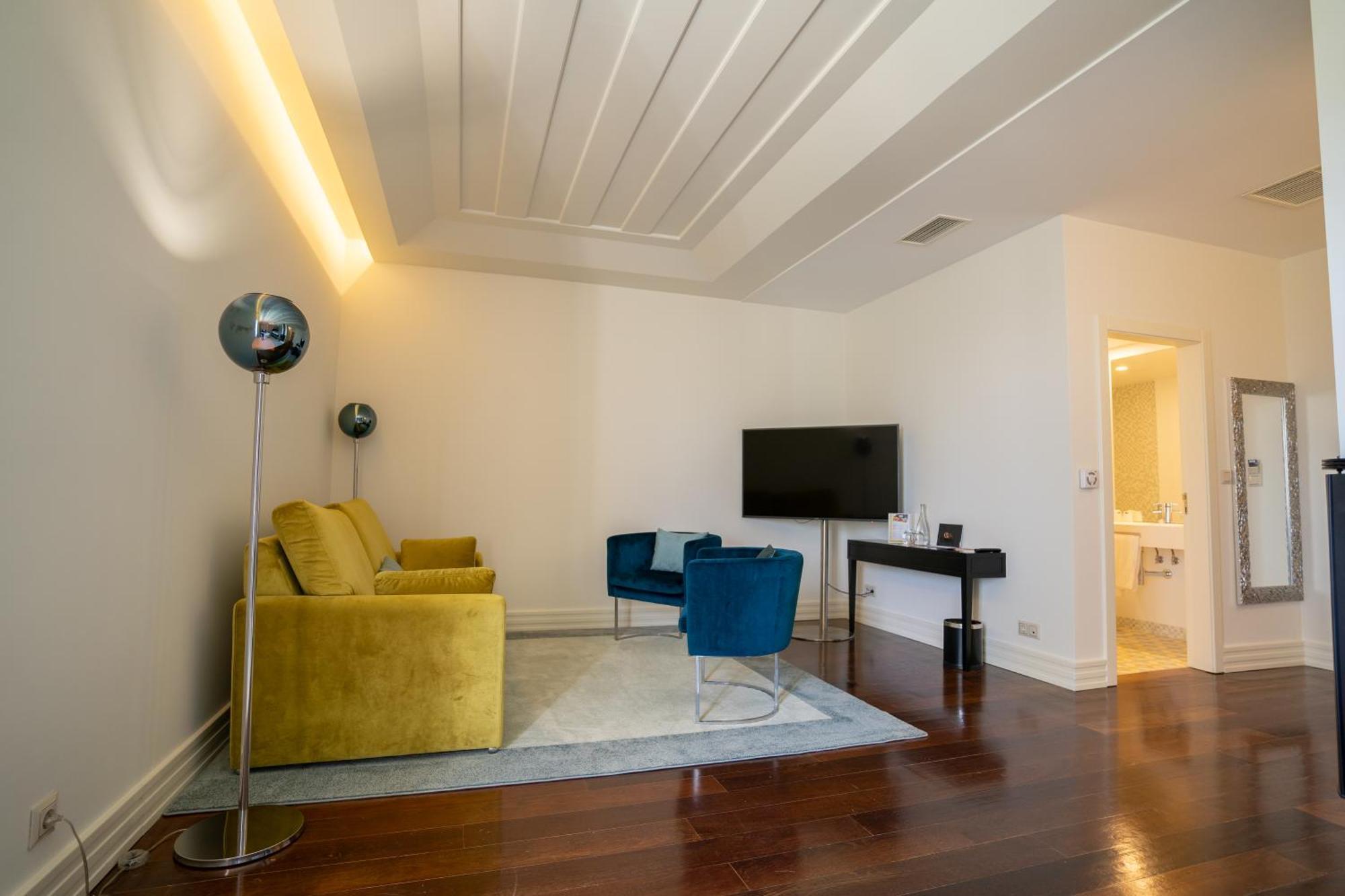 Deluxe King Suite