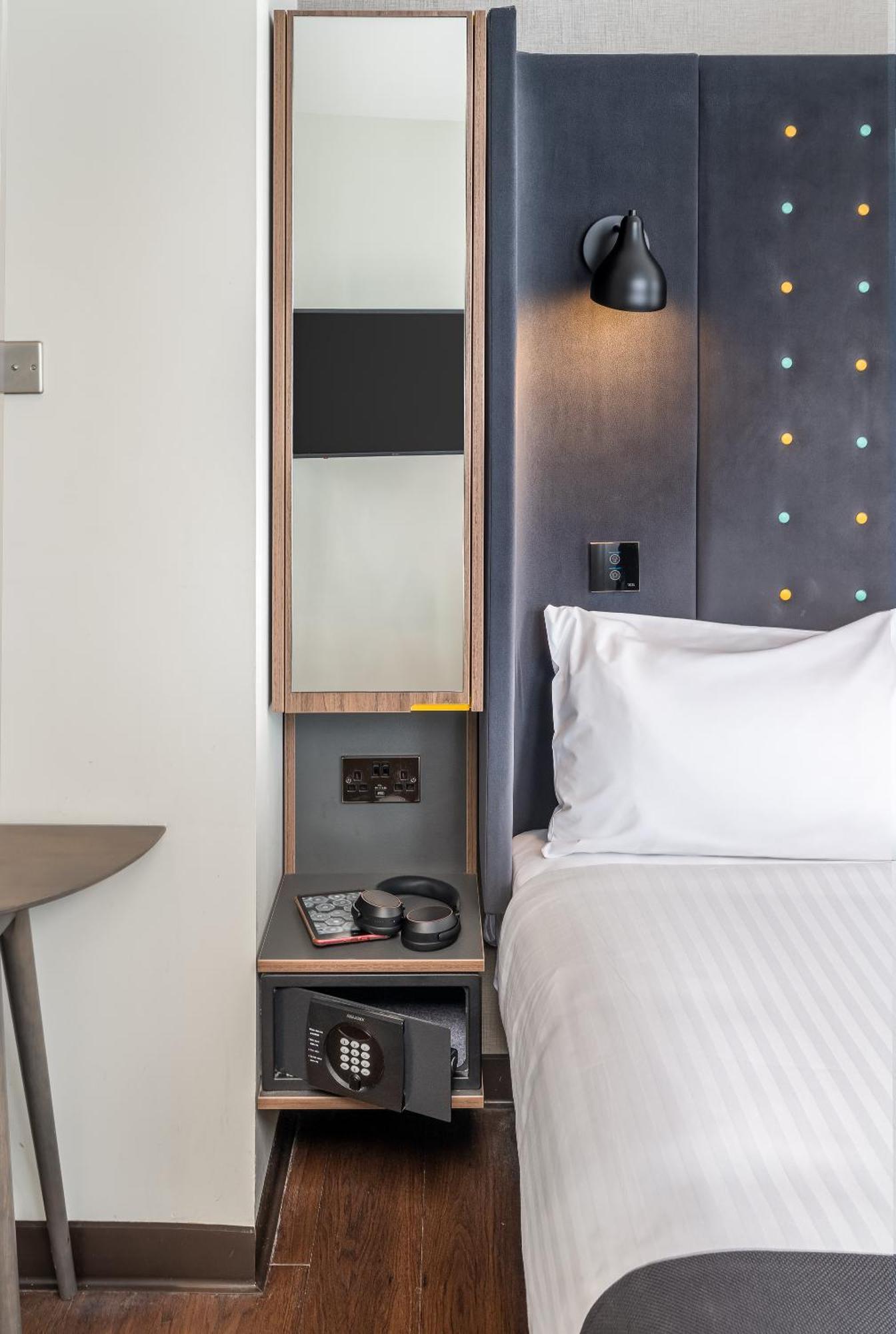 Cosy Double Window