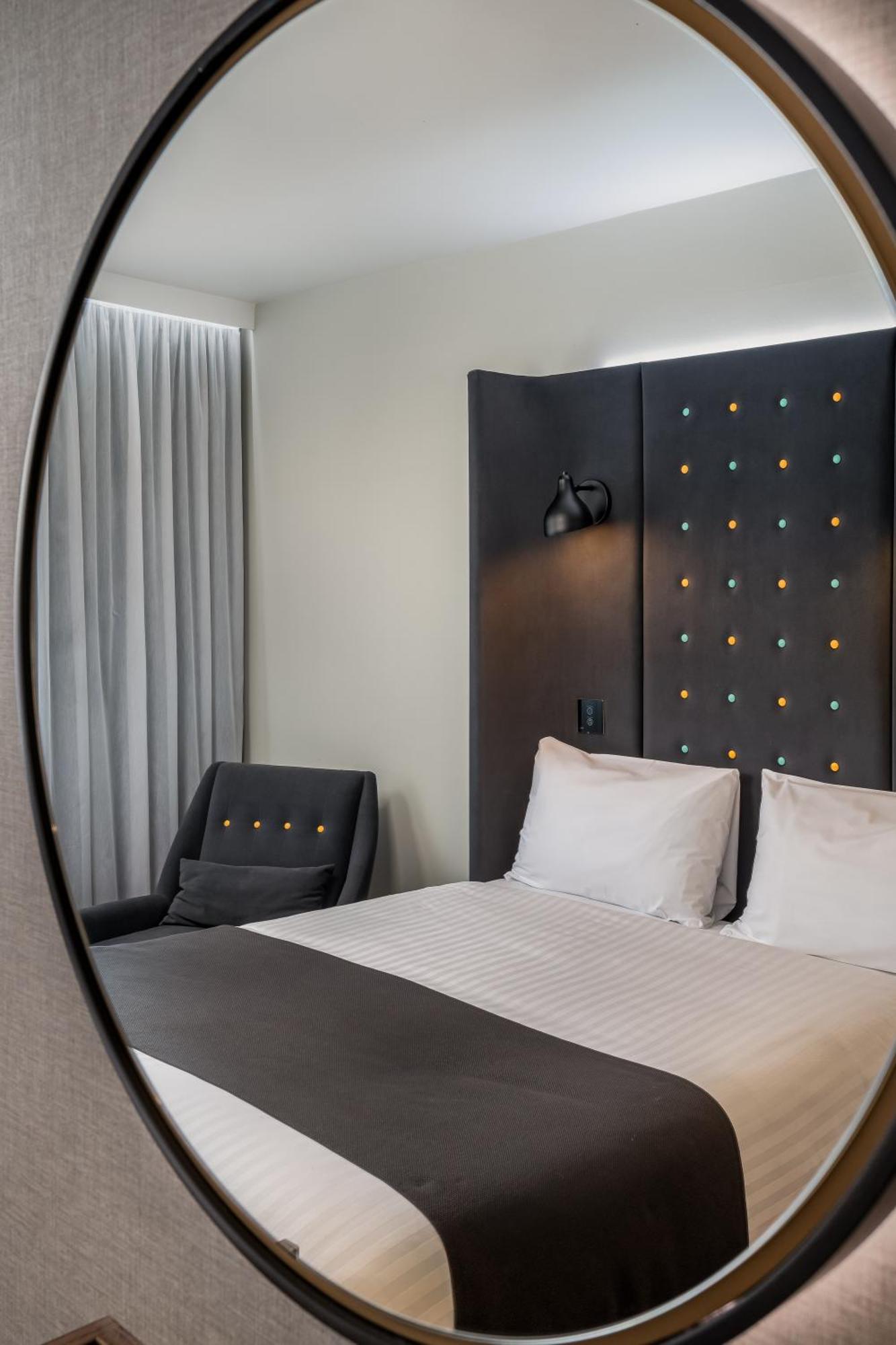 Cosy Double Window