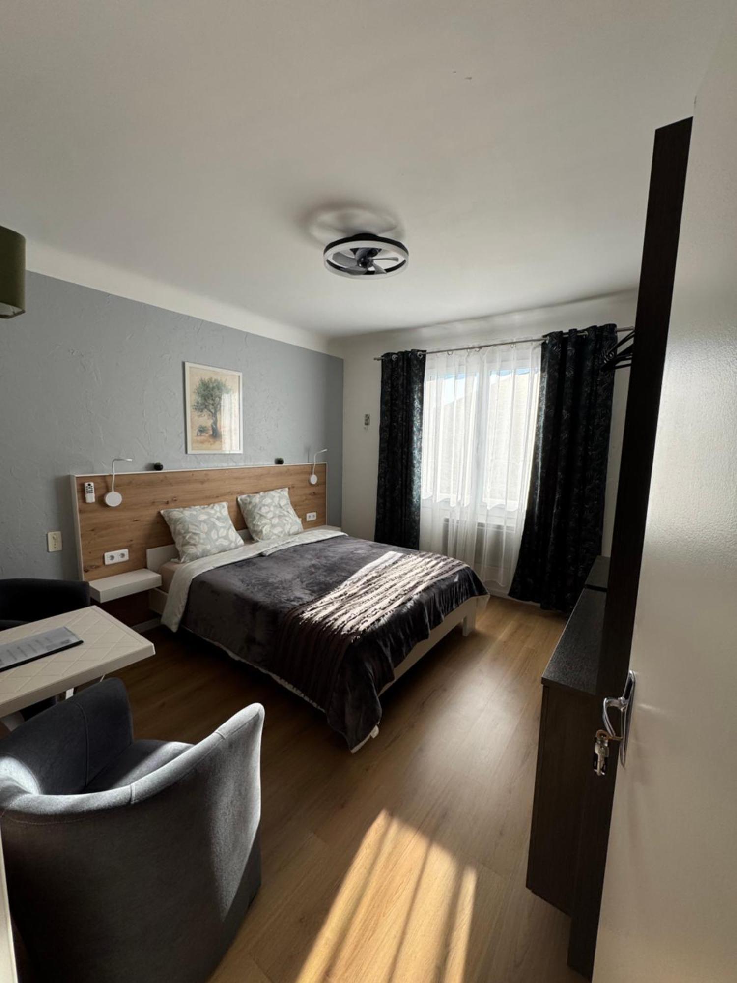 Double Room Mountain View